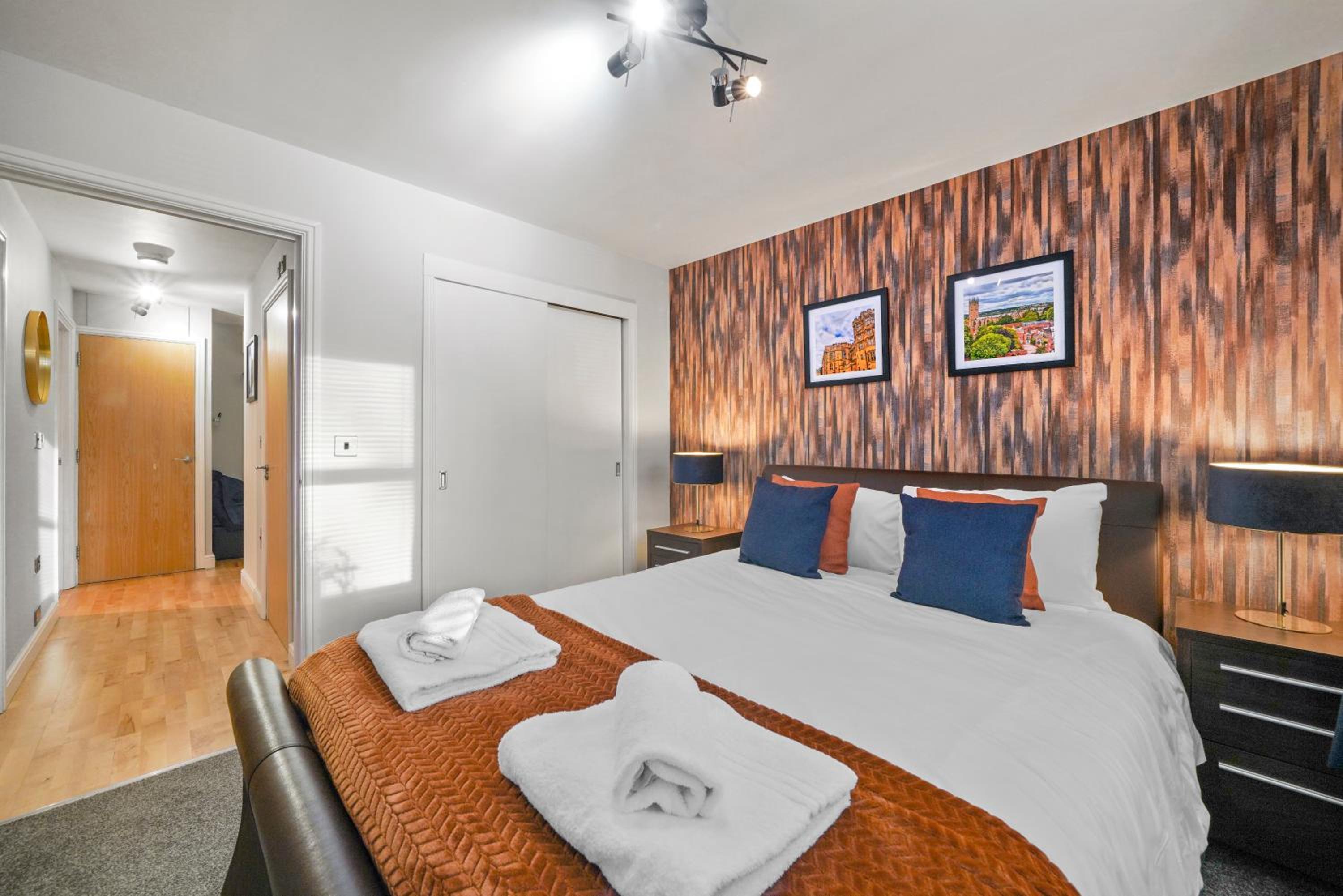 Modern Warwick Apartment, Sleeps 3, Claverdon House view 3