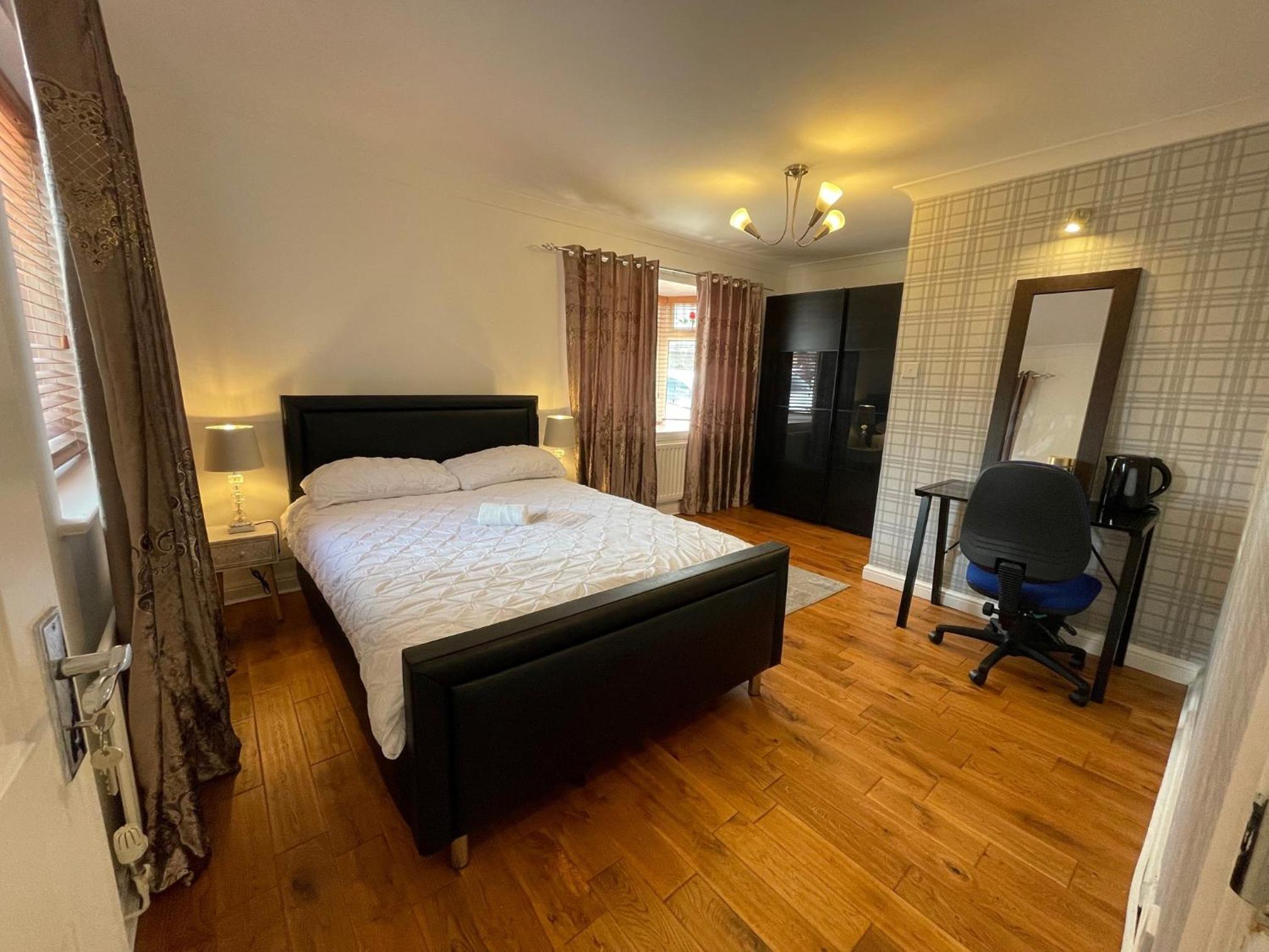 ASHMINA HOLIDAY LET with Free onsite Parking NOT FOR VANS but for cars only view 5
