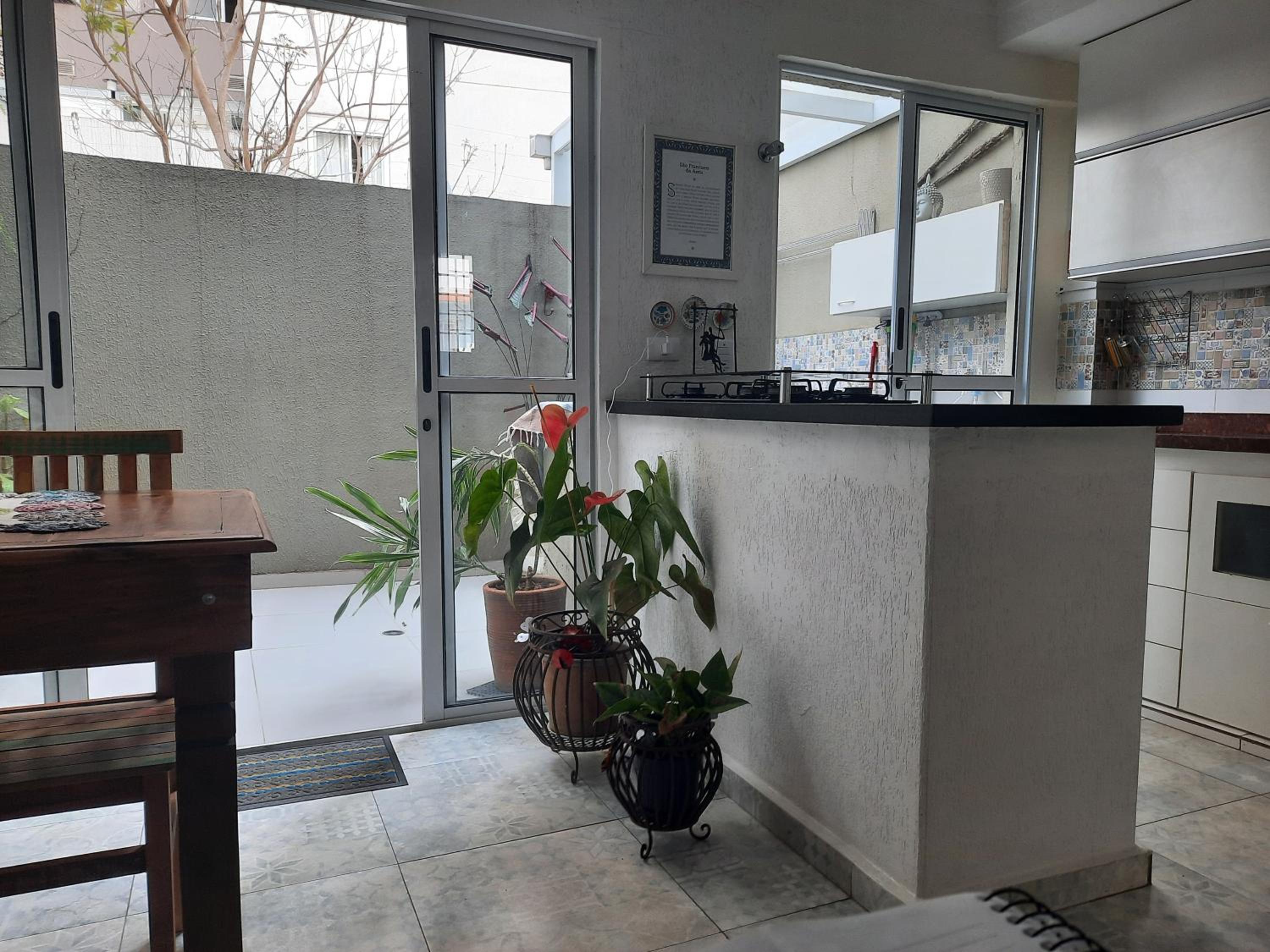 Charmosa casa em condominio com quintal