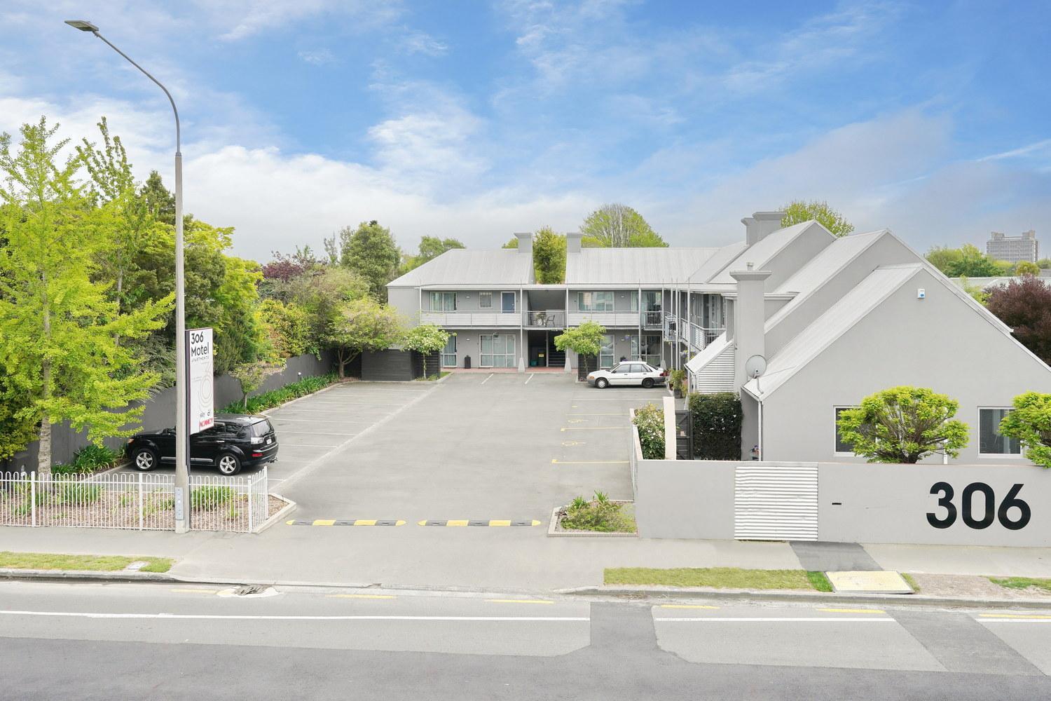 306 Motel Apartments view 2