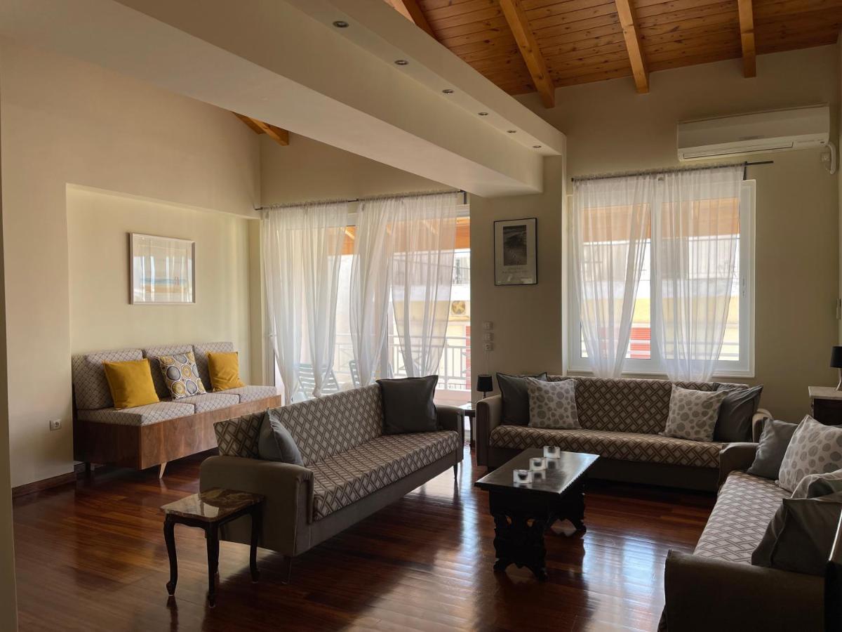 Spacious luxurious two-level apartment photo 2
