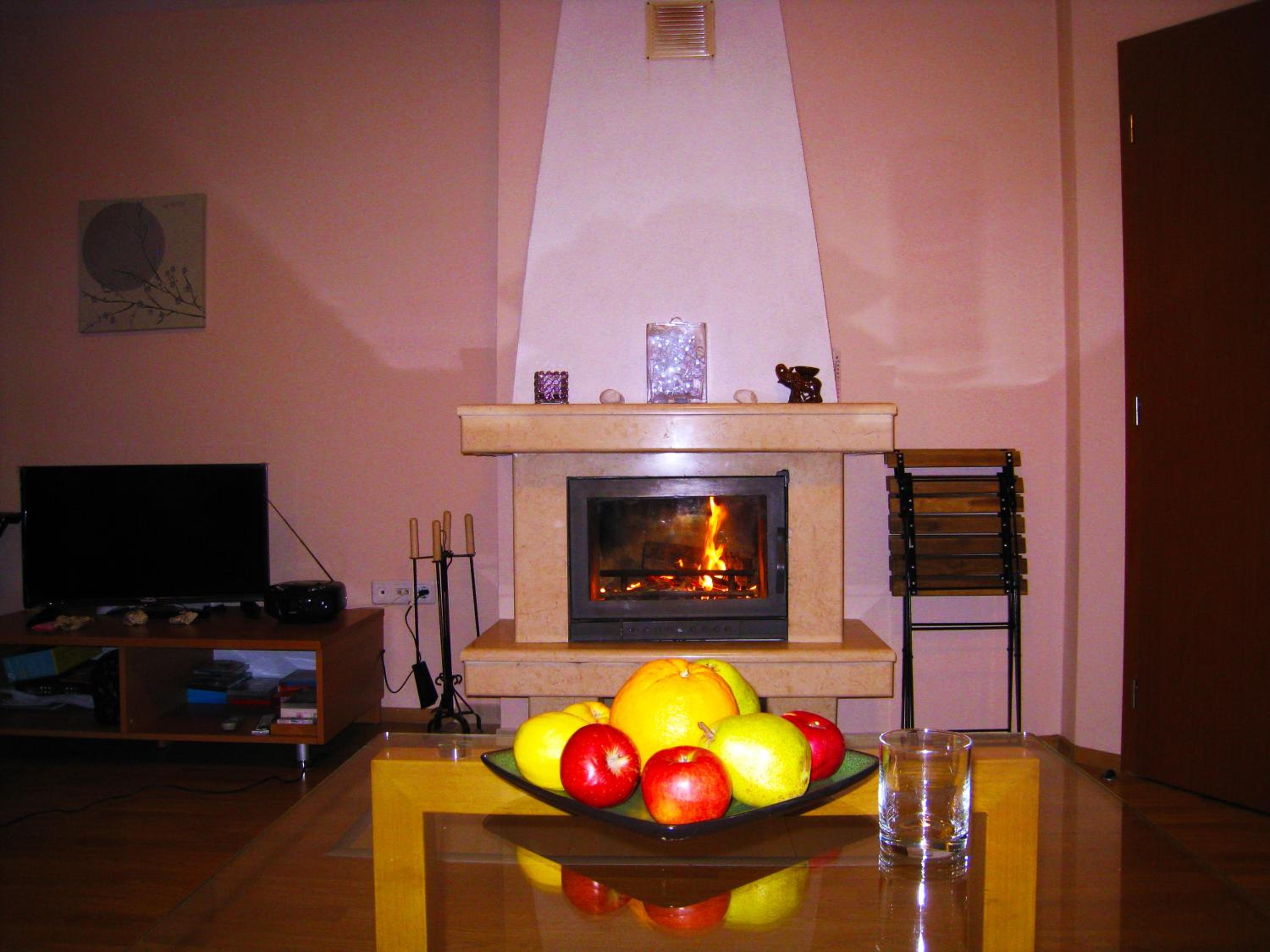 Solar nest with fireplace and mountain view - near ski lift and center