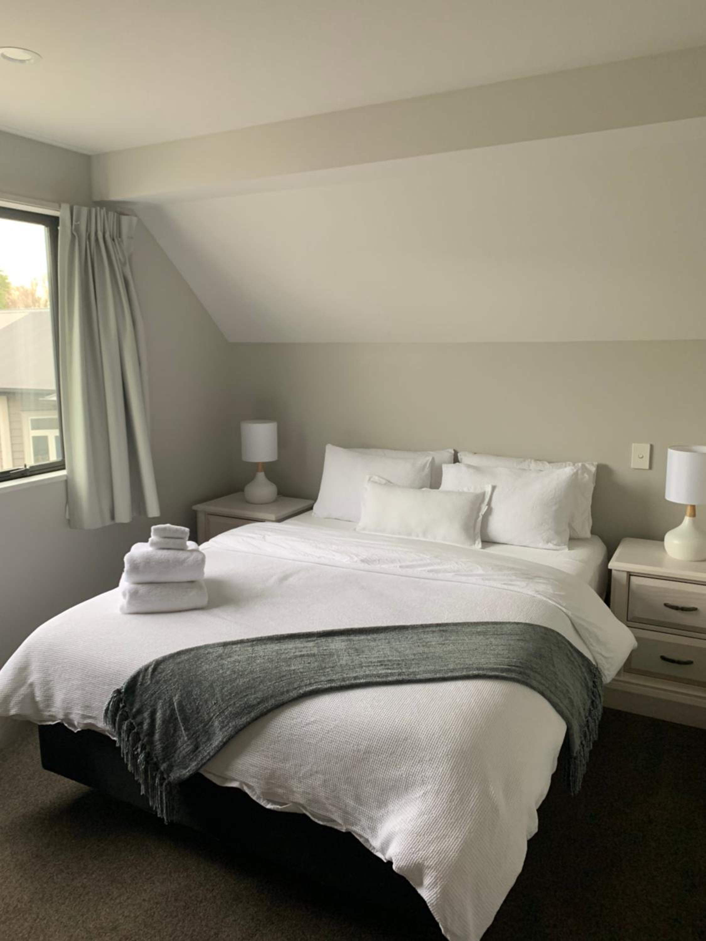 Stylish Oasis in central city view 3