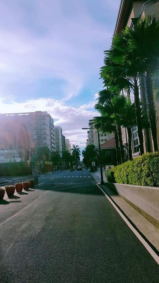 One Palm Tree Villas Condo Across NAIA Terminal 3 view 3