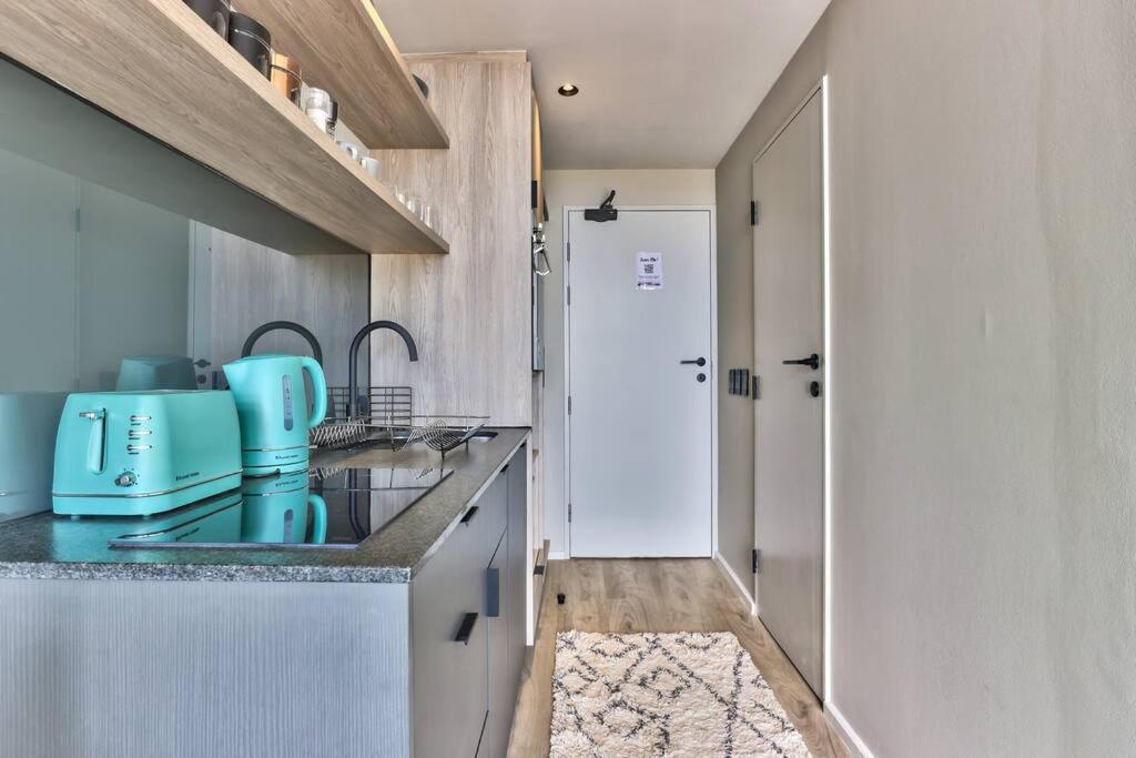 Loft Style Apartment in of the heart of East City. Views&Balcony view 4