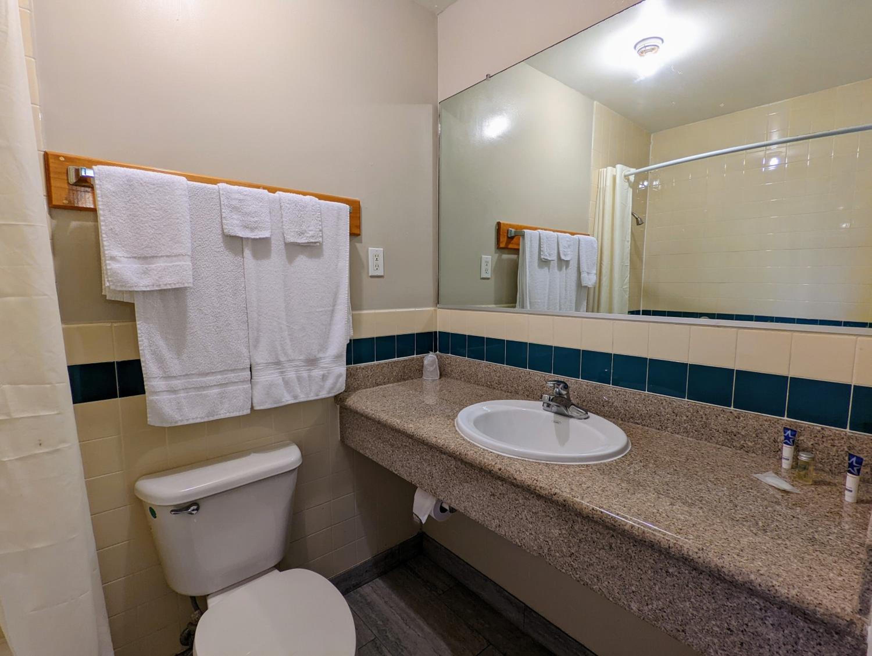 Americas Best Value Inn Oxnard-Port Hueneme - Property Image 52