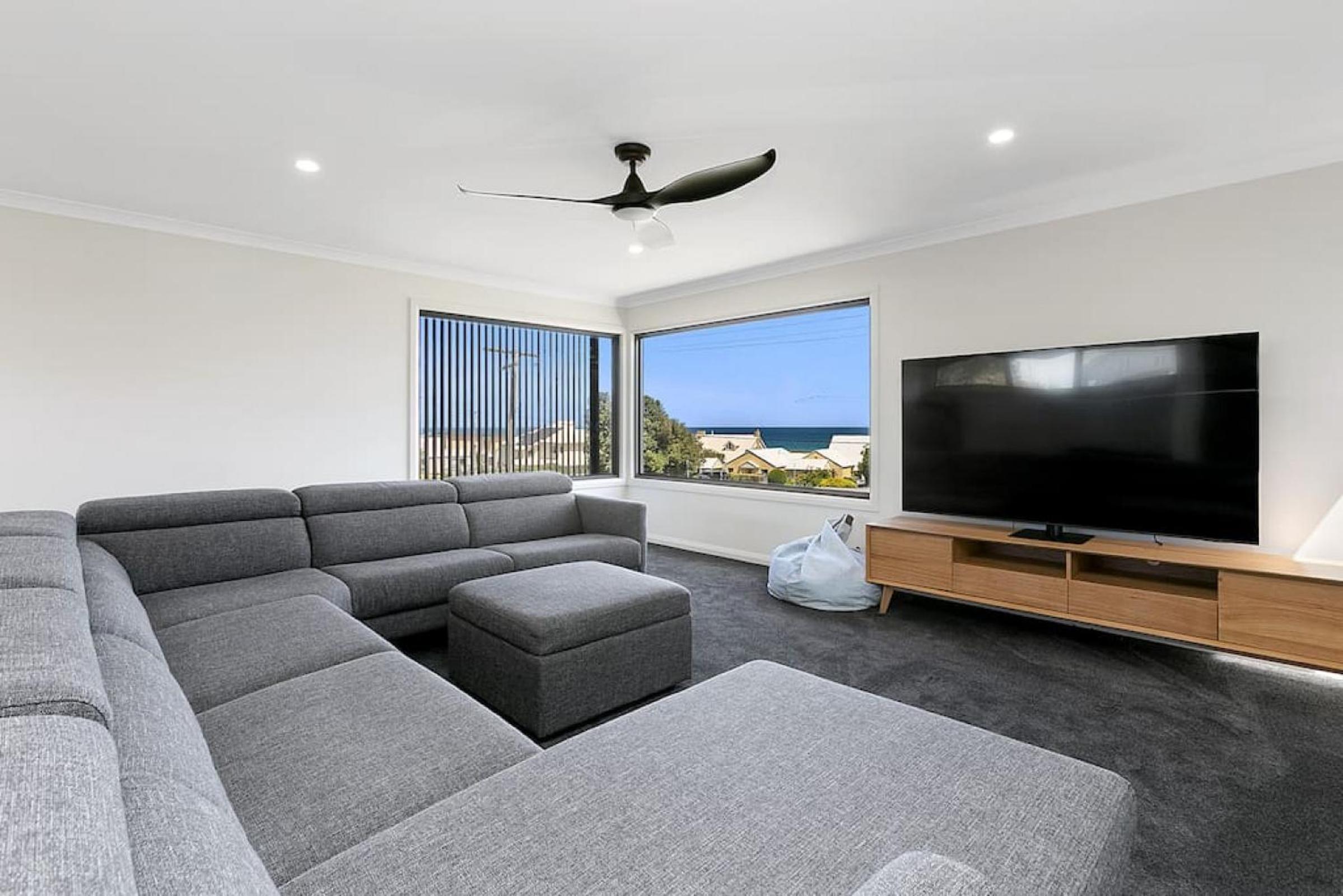 Benswan at the Bay - Modern 5-bedroom Holiday Home