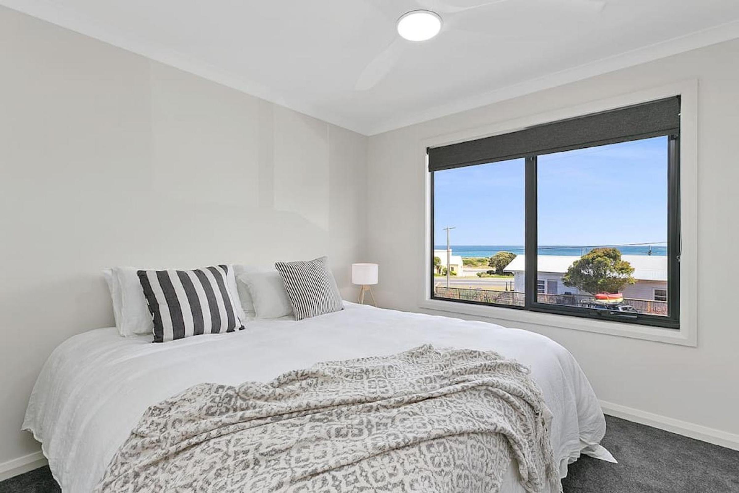 Benswan at the Bay - Modern 5-bedroom Holiday Home