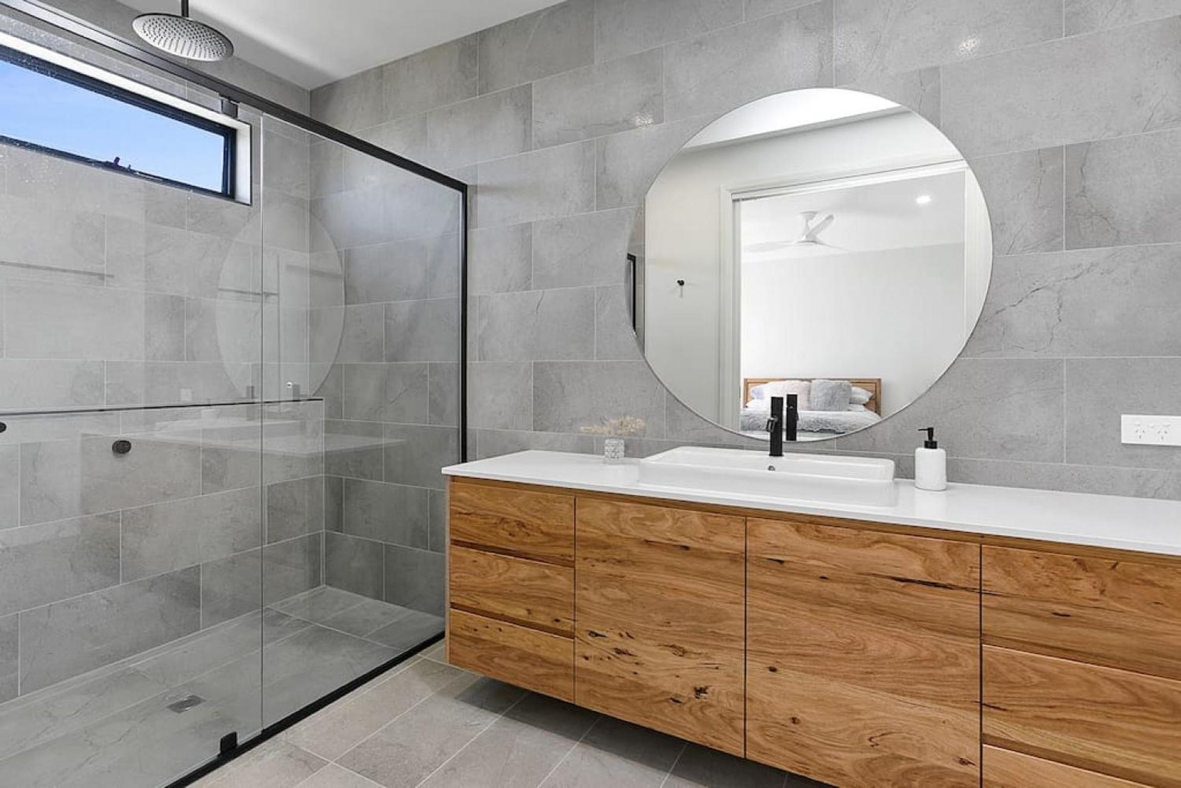 Benswan at the Bay - Modern 5-bedroom Holiday Home