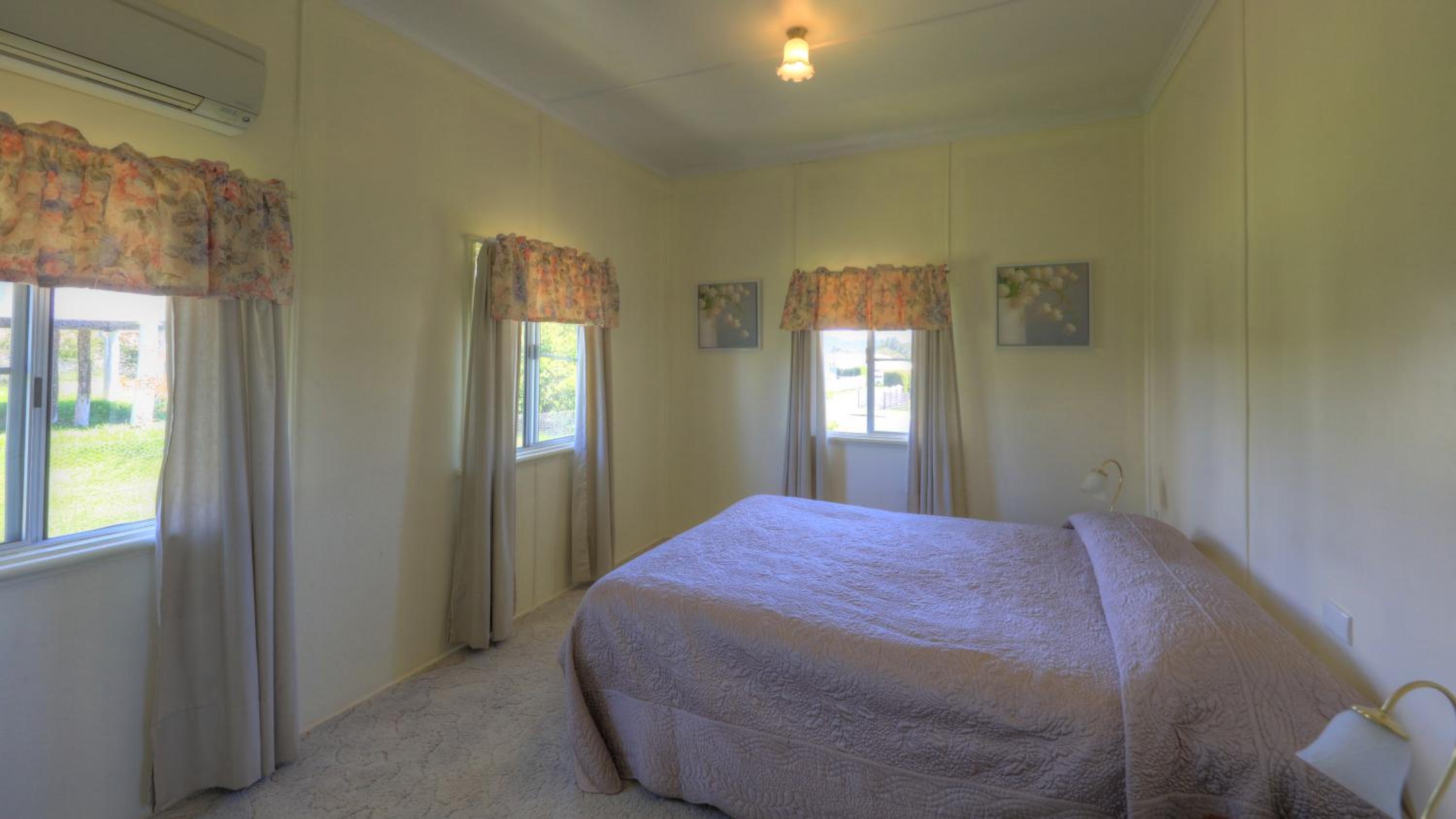 The Vines Motel & Cottages