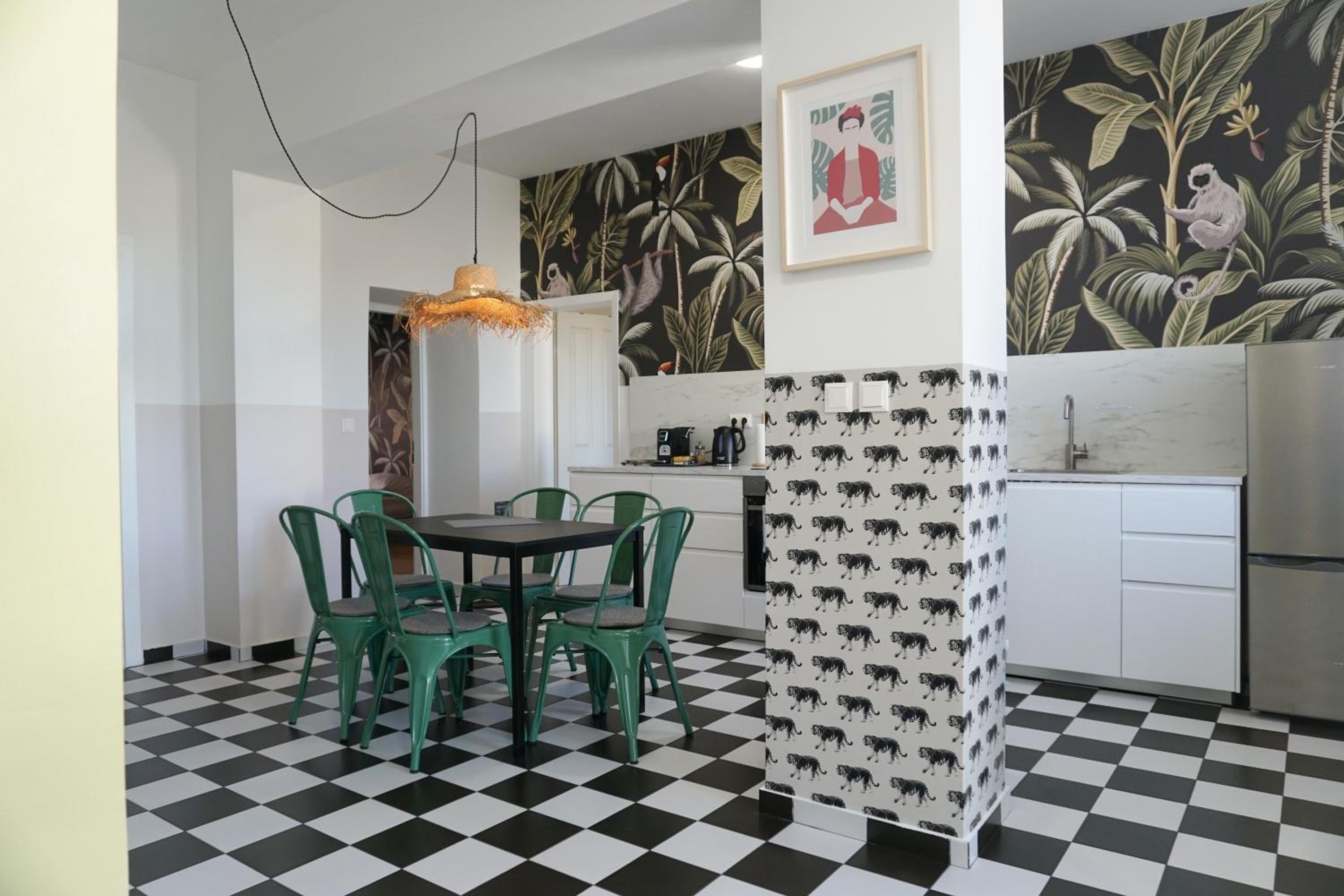 Large Apartments - Great for Groups - with Balcony or Terrace