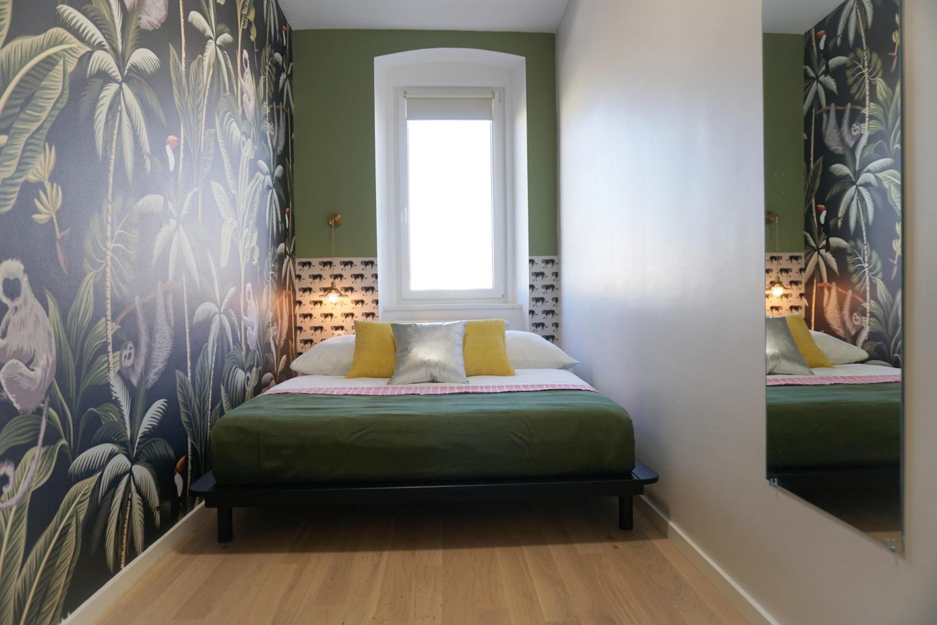 Large Apartments - Great for Groups - with Balcony or Terrace