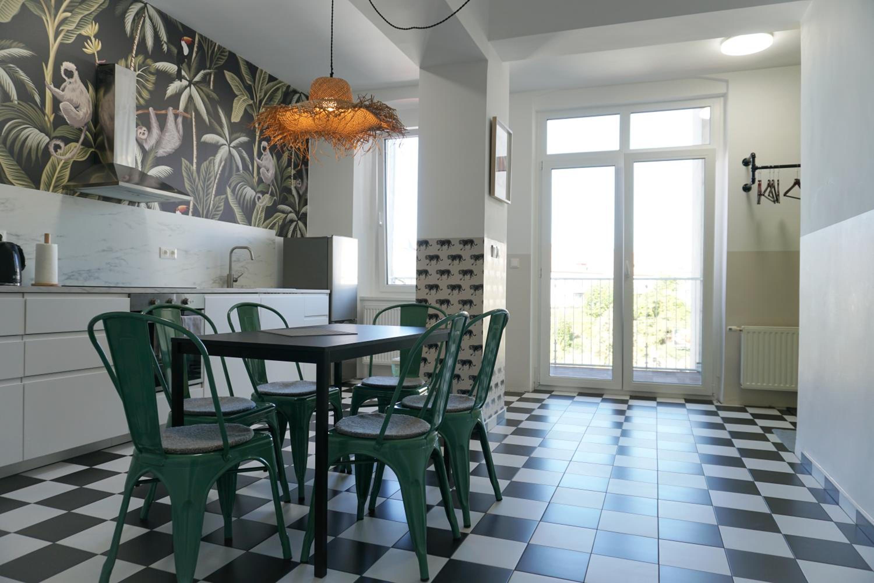 Large Apartments - Great for Groups - with Balcony or Terrace