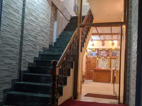 Lobby & Reception