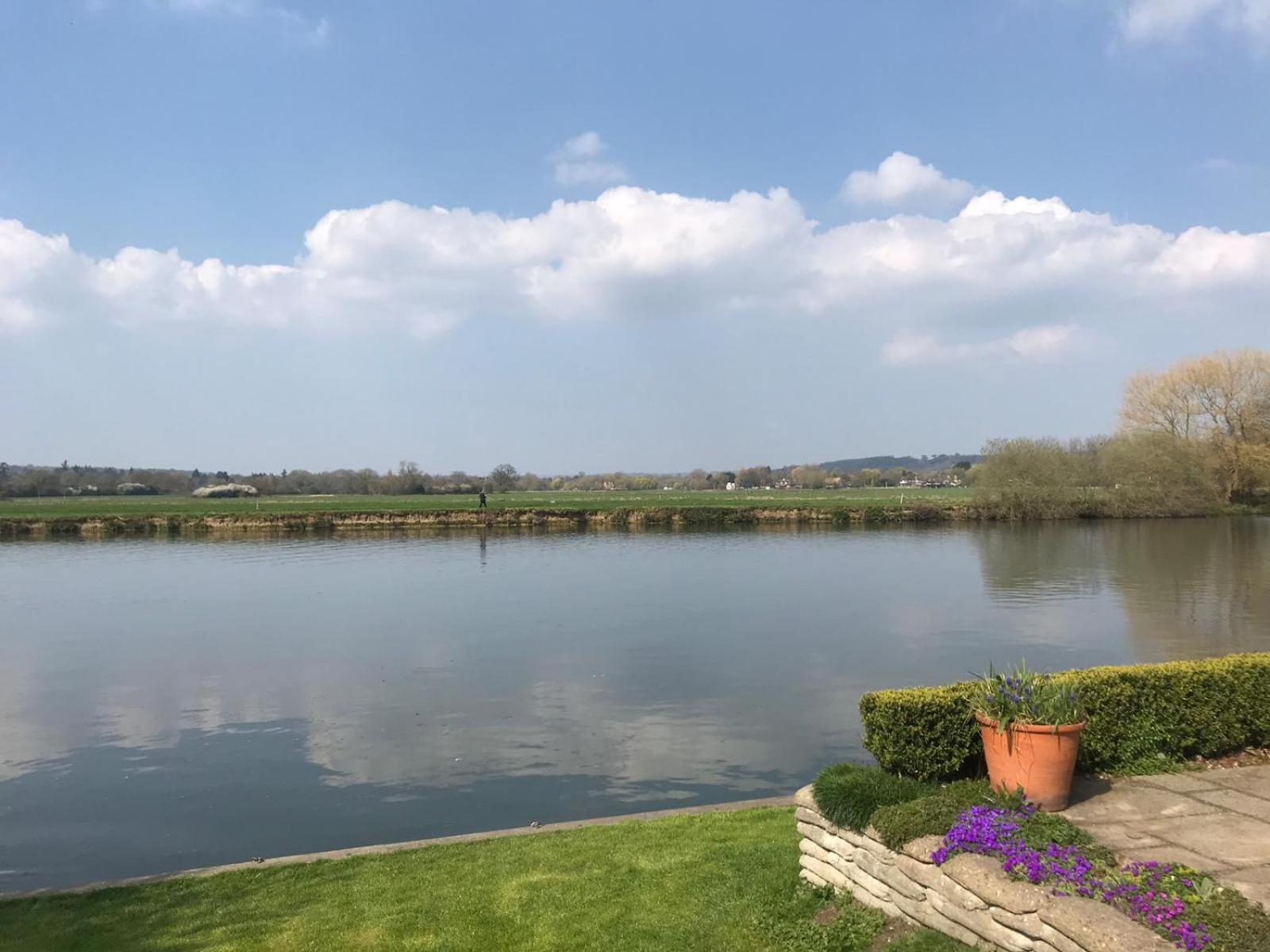 Inverloddon Bed and Breakfast, Wargrave view 3