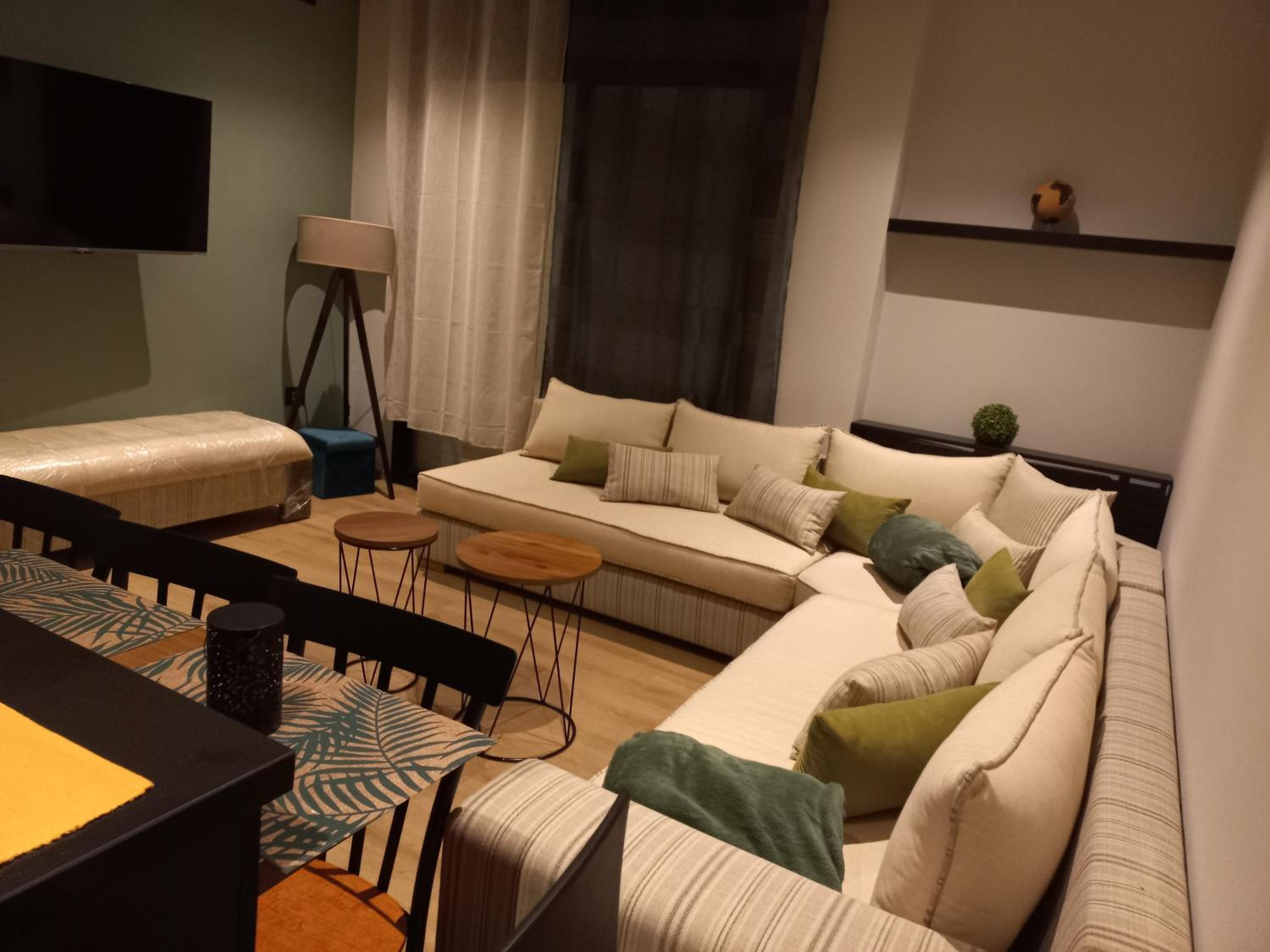 Captivating 2-Bed Apartment in Tunis view 2