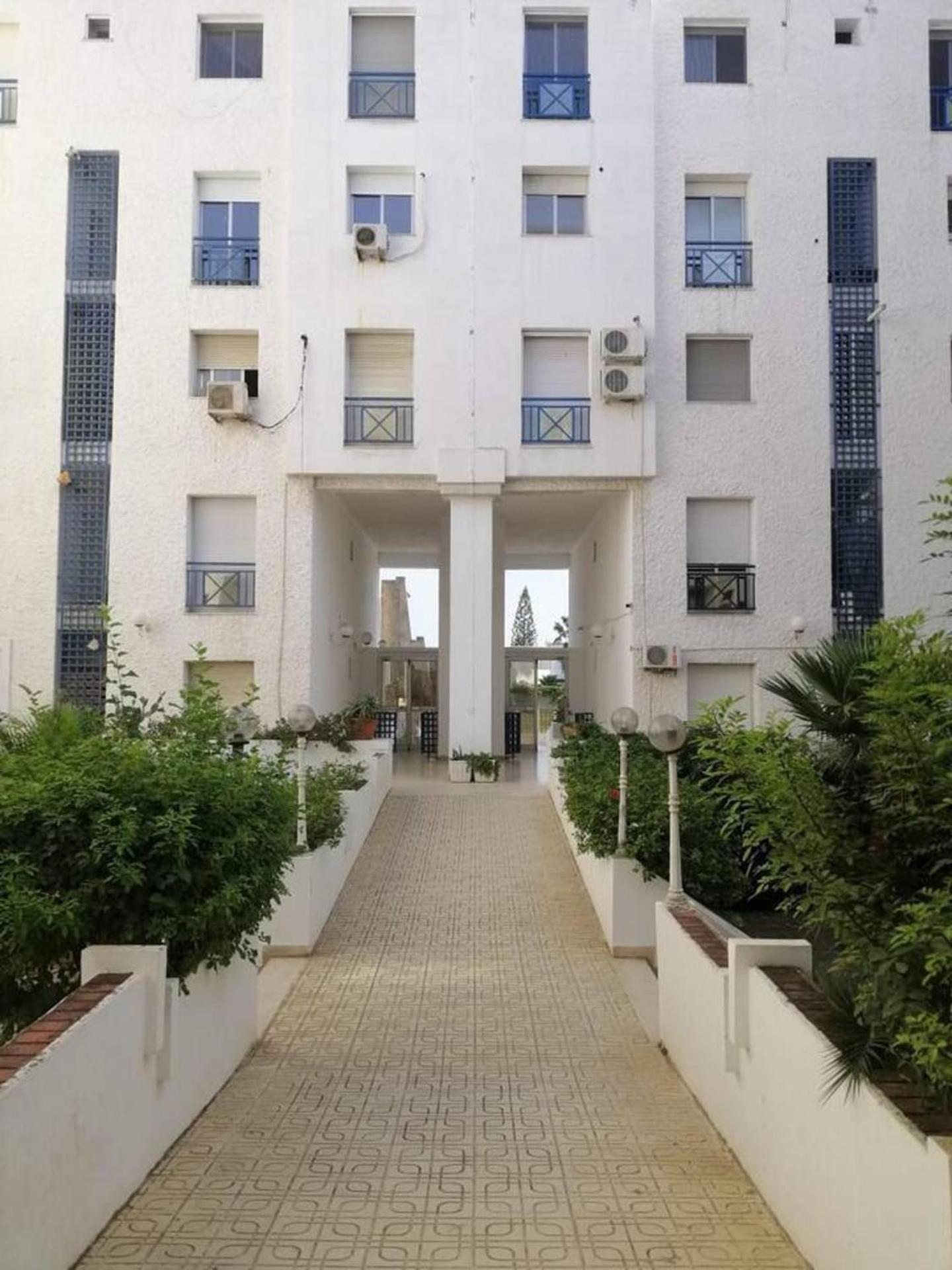 Captivating 2-Bed Apartment in Tunis view 5