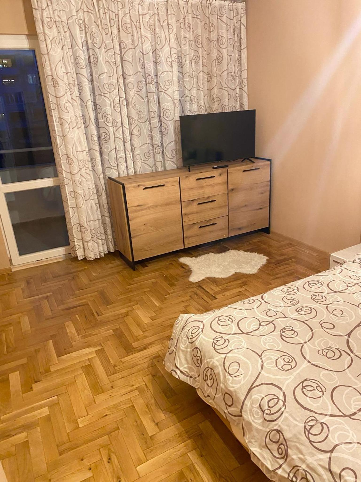 Spacious Apartment next to South Park Просторен Апартамент до Южен Парк Top Location view 5
