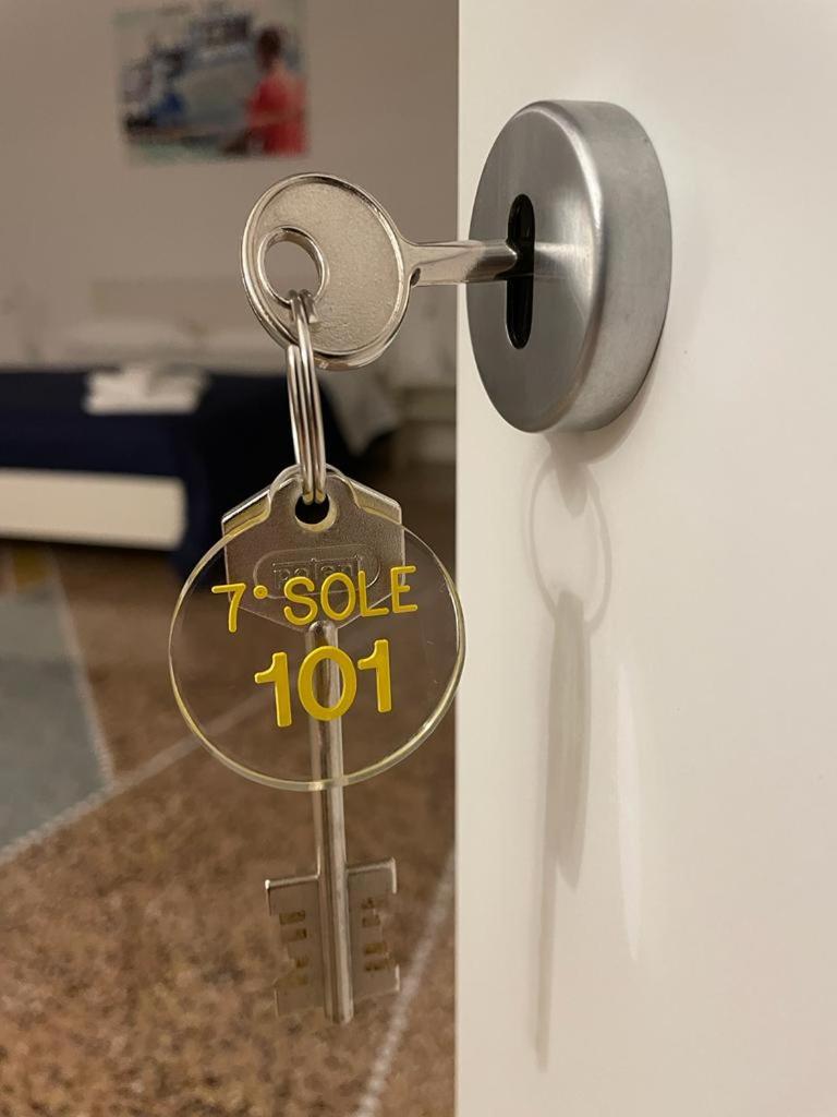 SETTIMO SOLE Affitta Camere en Taranto — hotel room