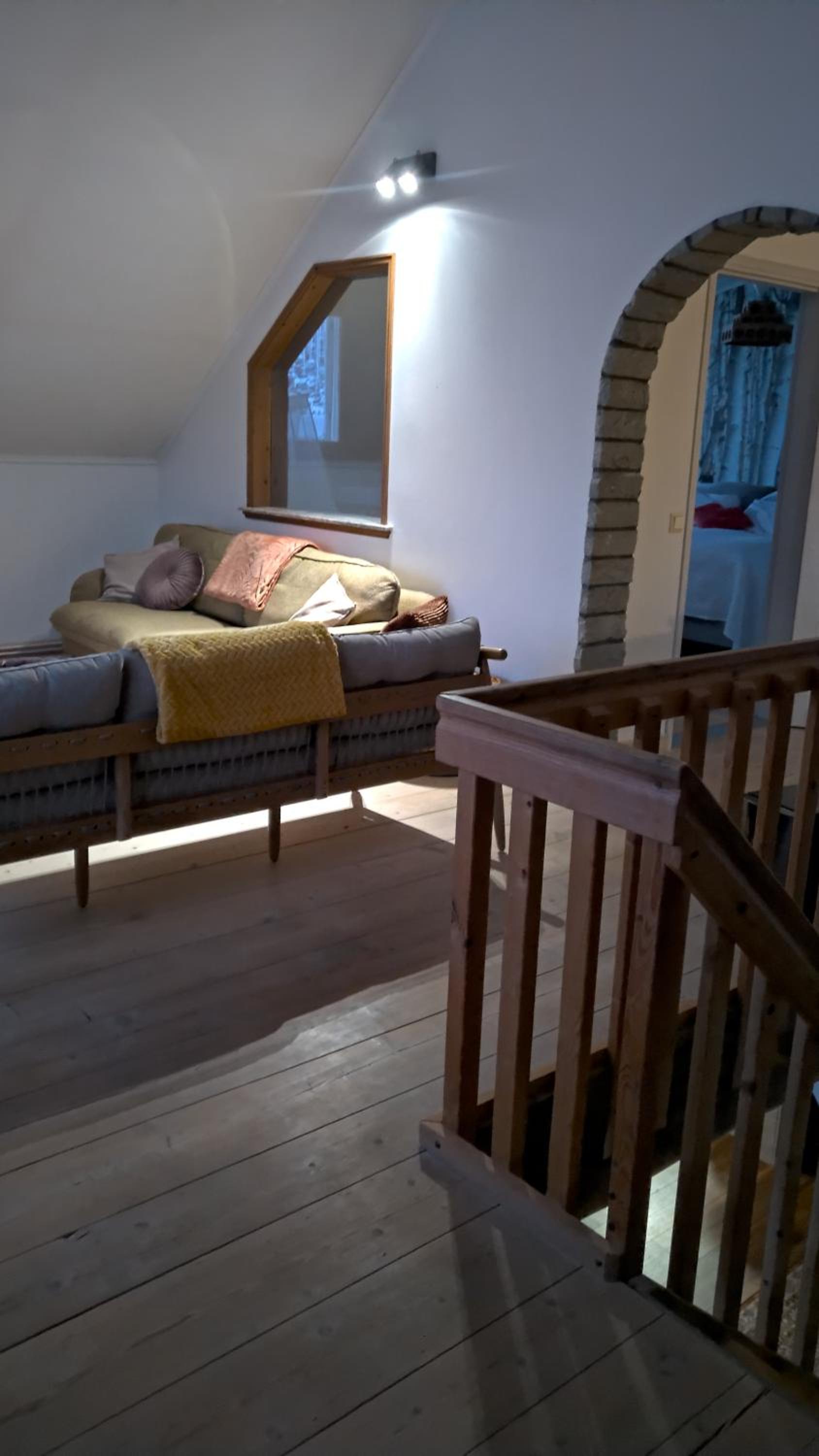 Beautiful Expansive House with Sea views, large private bedrooms available in shared house view 2