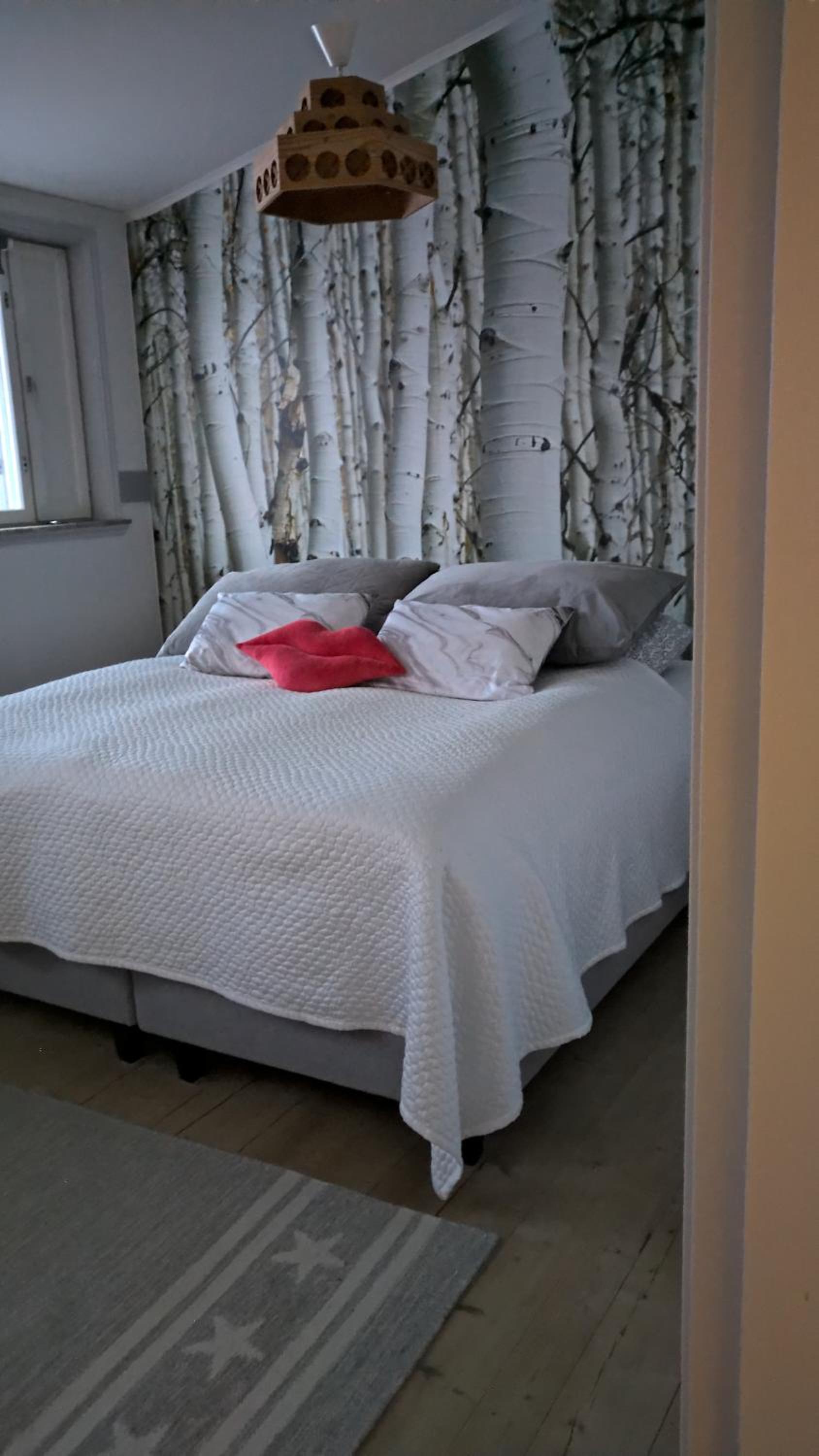 Beautiful Expansive House with Sea views, large private bedrooms available in shared house view 5