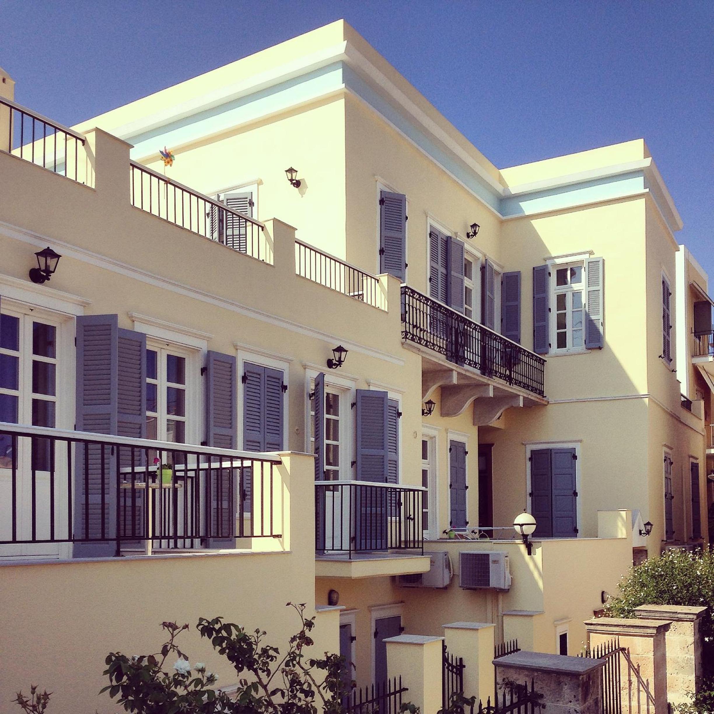 Antouanetta Apartments