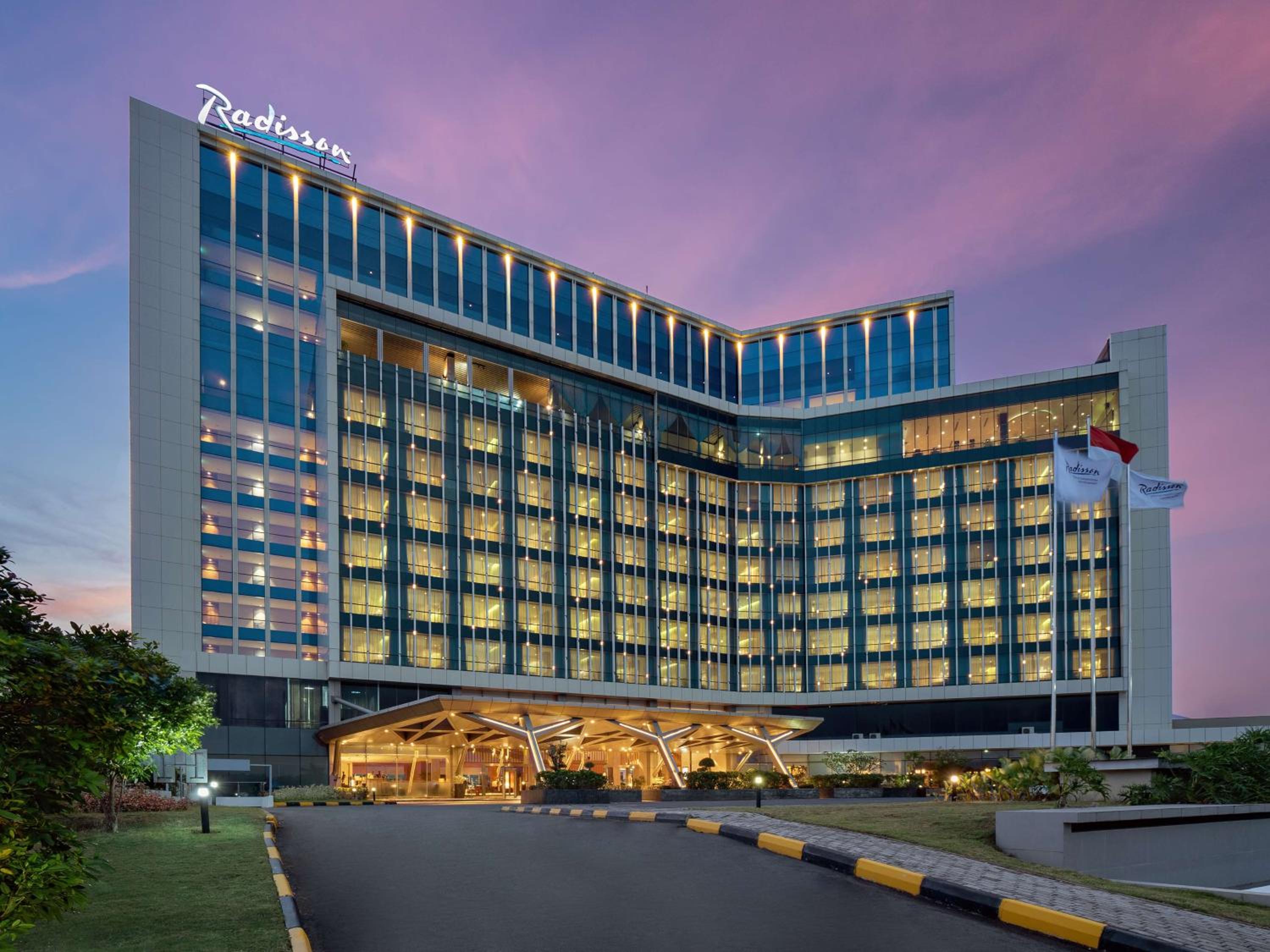 Hotel Radisson Golf & Convention Center Batam - Image 1