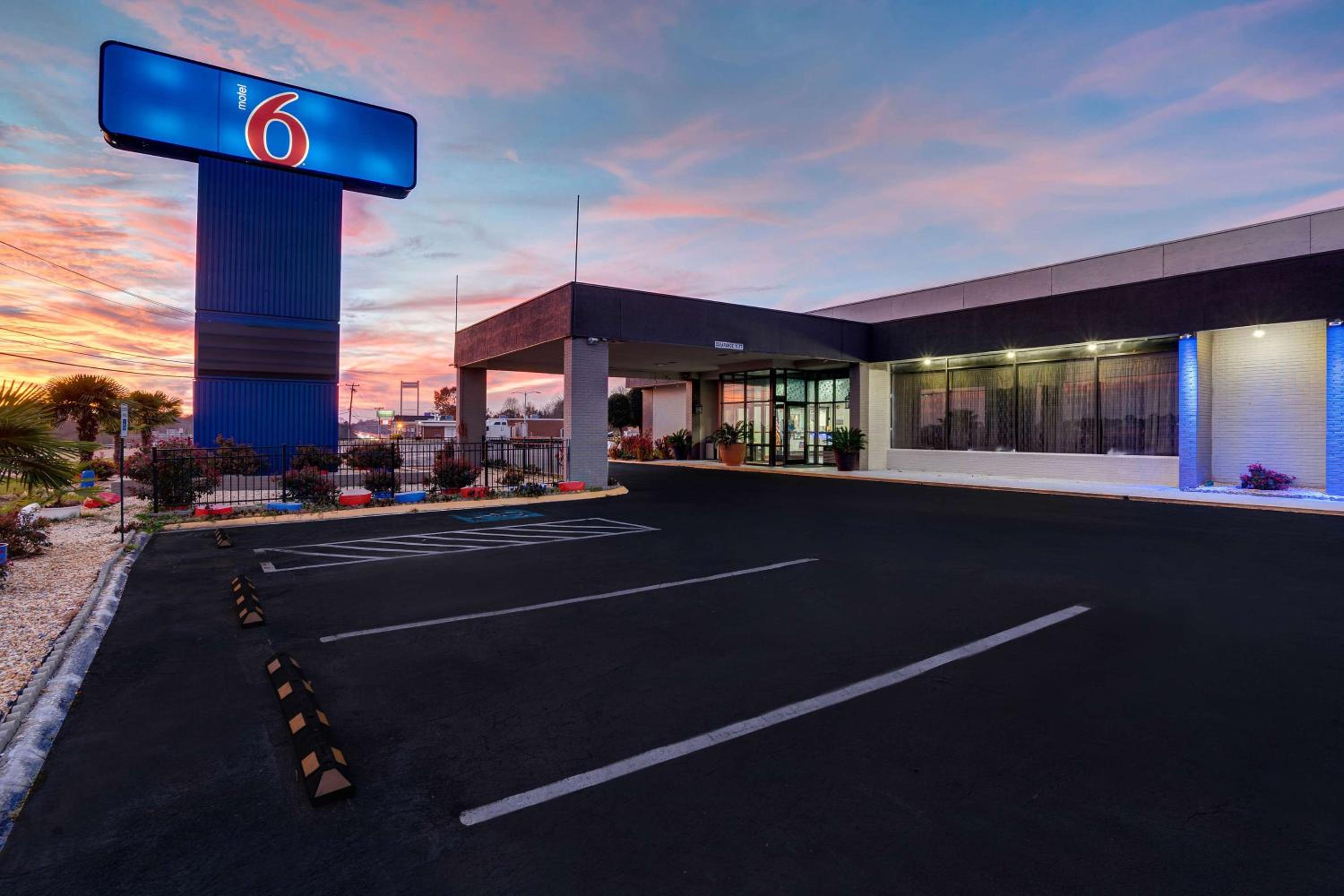 Motel 6 Burlington view 2