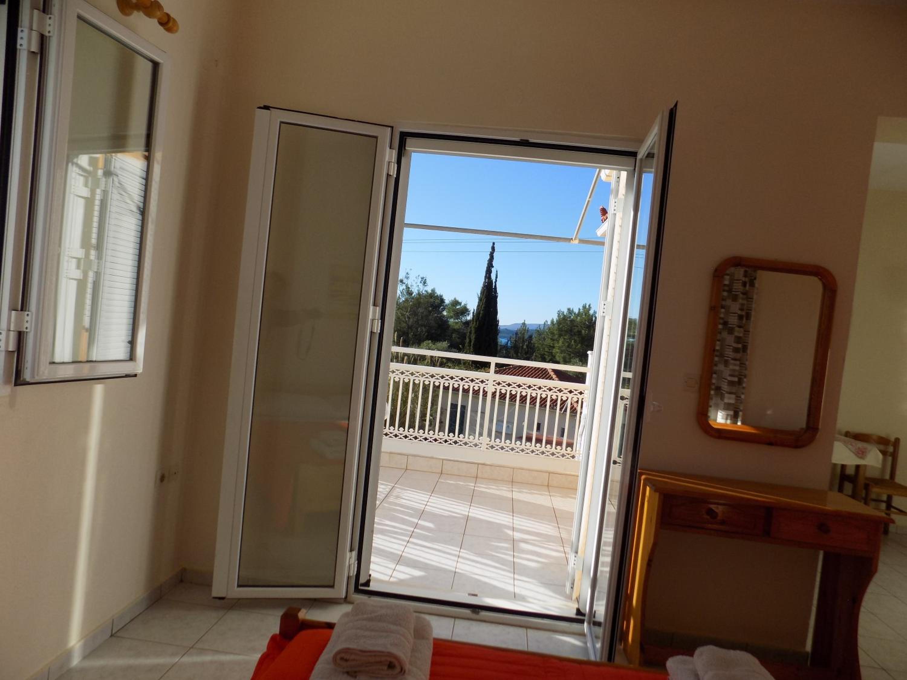 JERRY'S STUDIOS LASSI photo 4