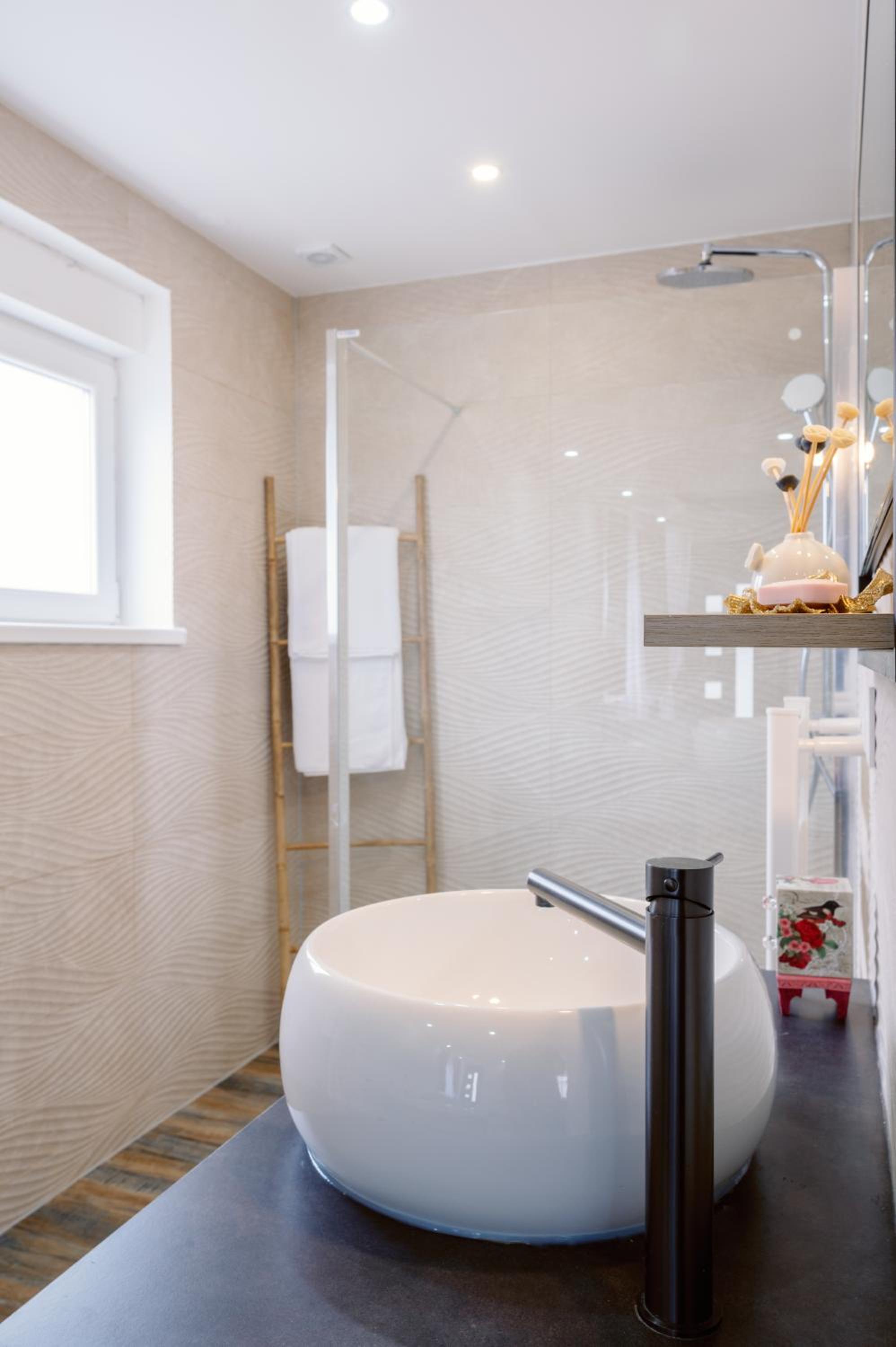 La Chambre des Secrets by Leslodgespa - Escapade romantique proche de Bâle avec terrasse privée