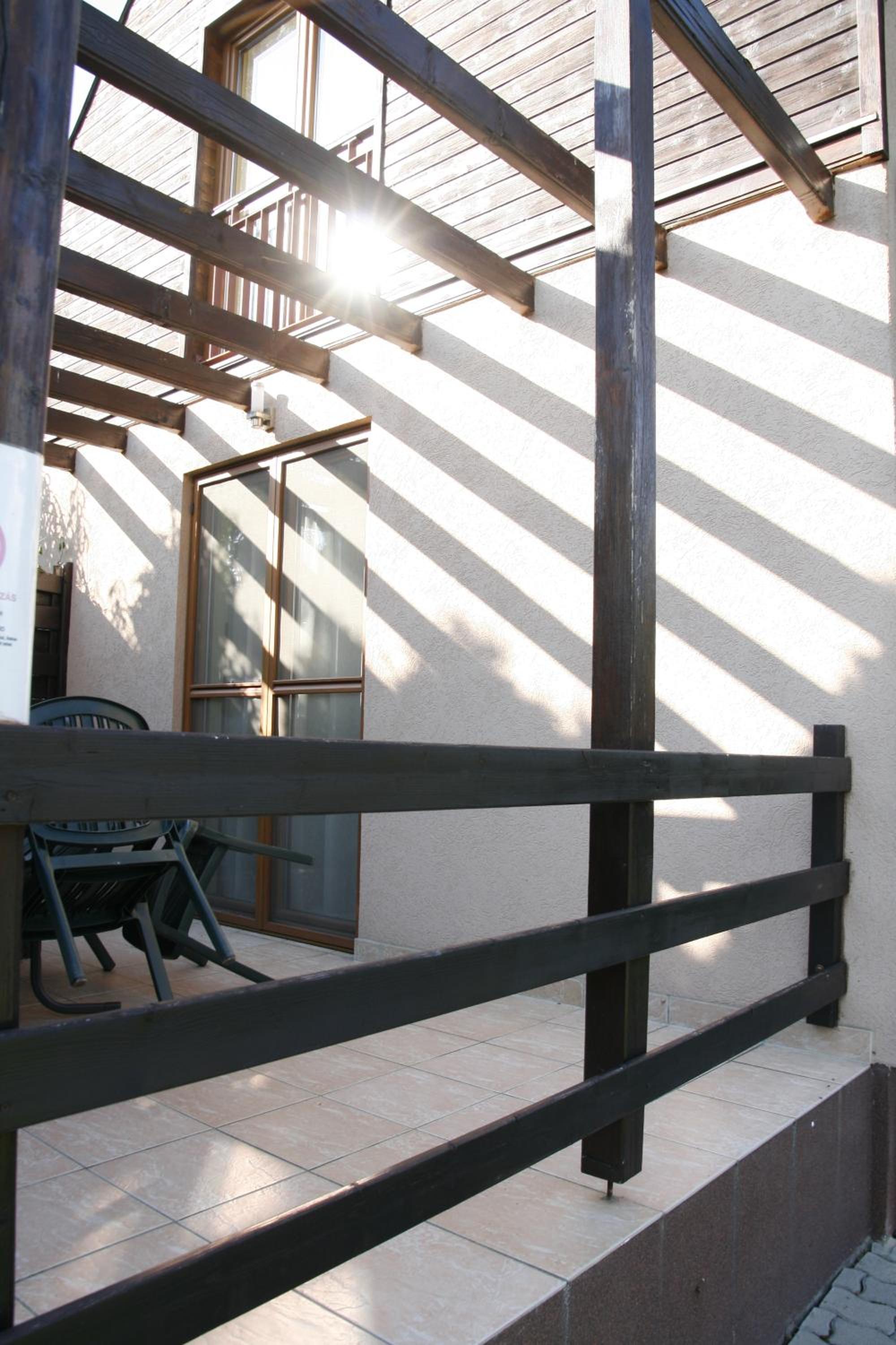 Tó apartmanházak