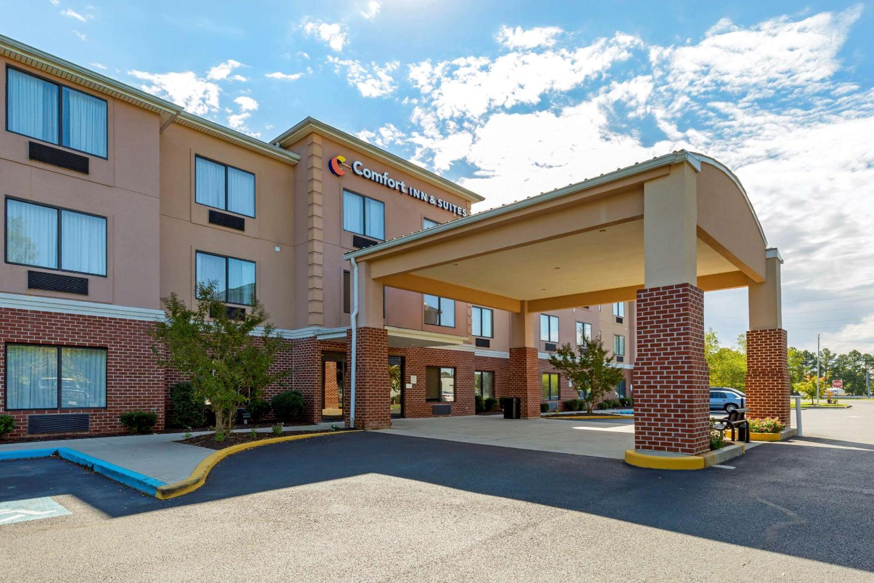 Easton Vacations - Comfort Inn  Suites Cambridge - Property Image 2