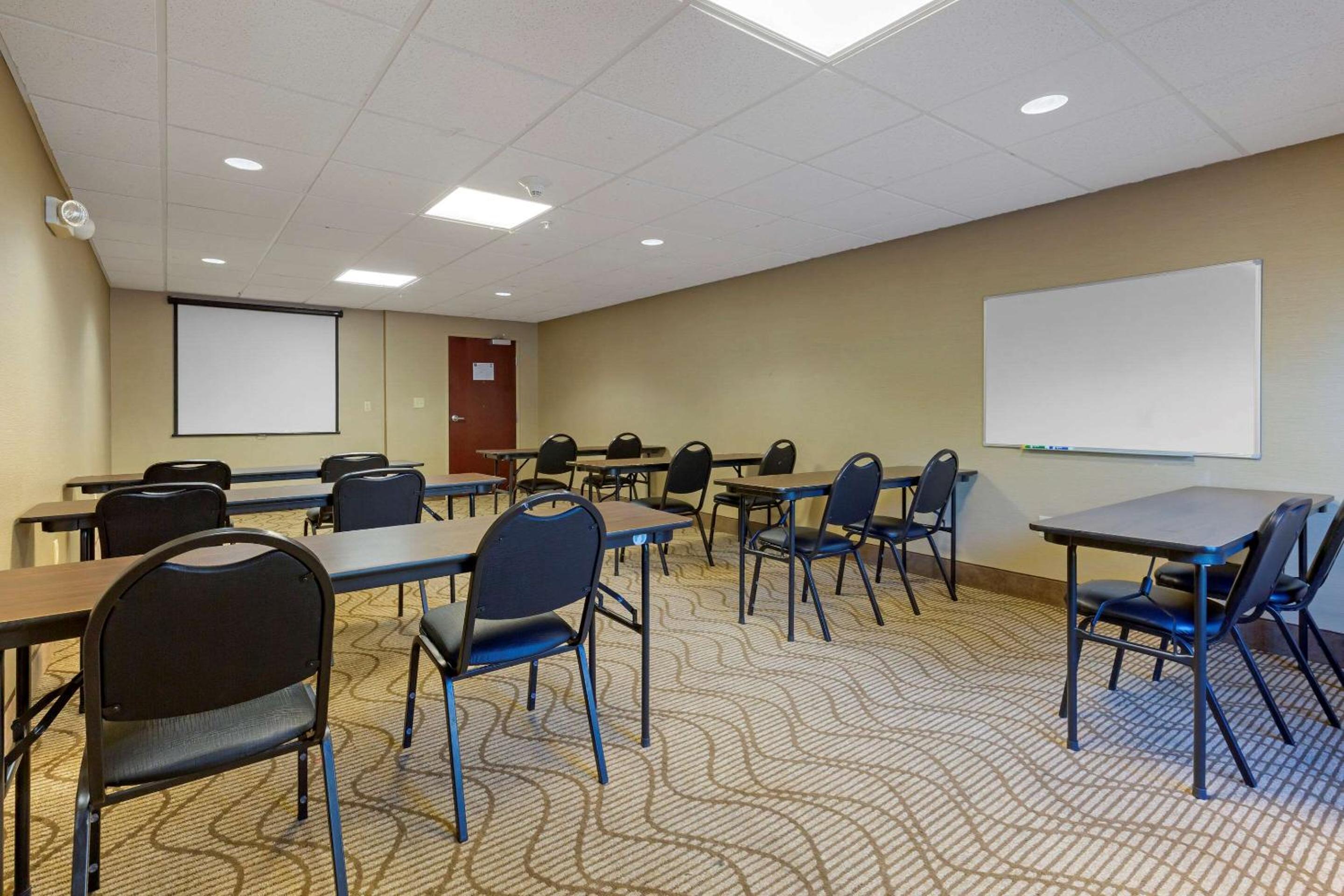 Comfort Inn  Suites Cambridge - Property Image 10