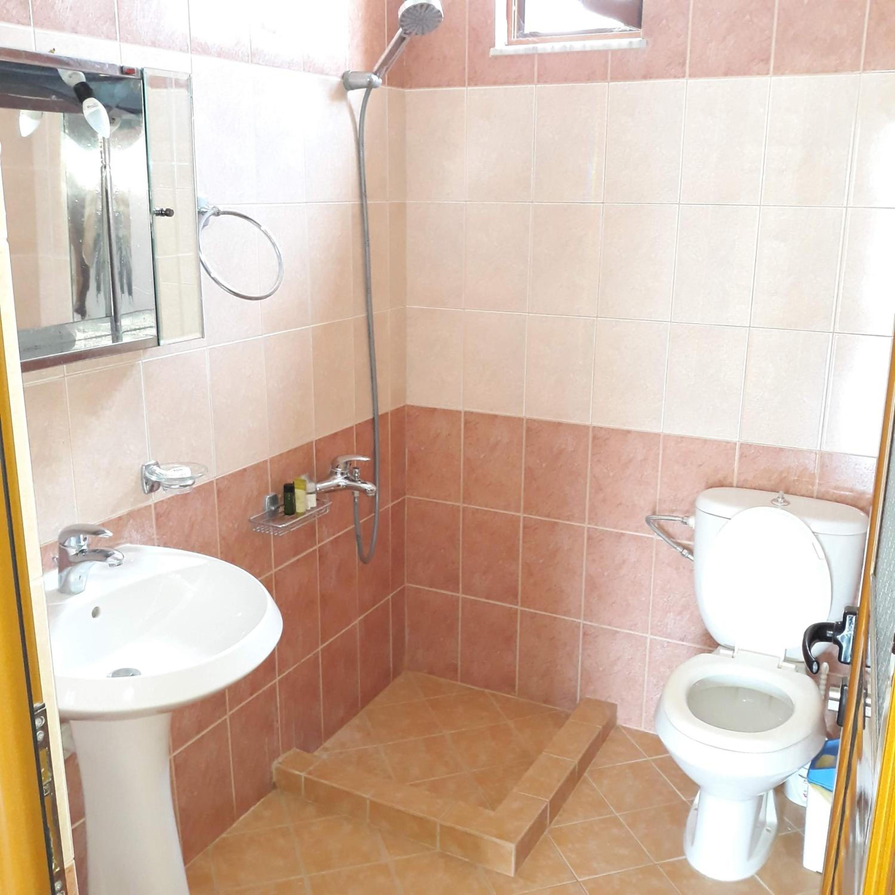 Familiar Apartments!Near the Beach & Butrinti Lake!