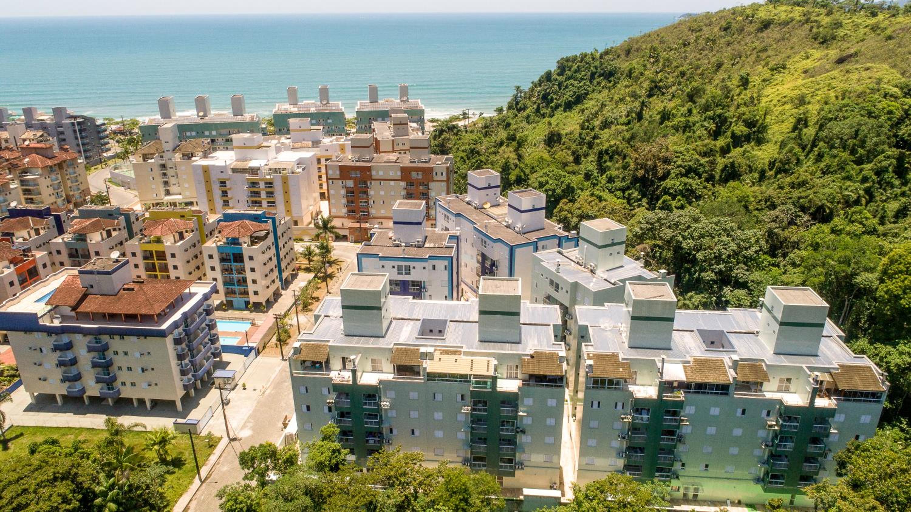 Cobertura 3 suítes com Ar condicionado, 300 metros da Praia Grande, Piscina, Wi-fi, Sauna view 5