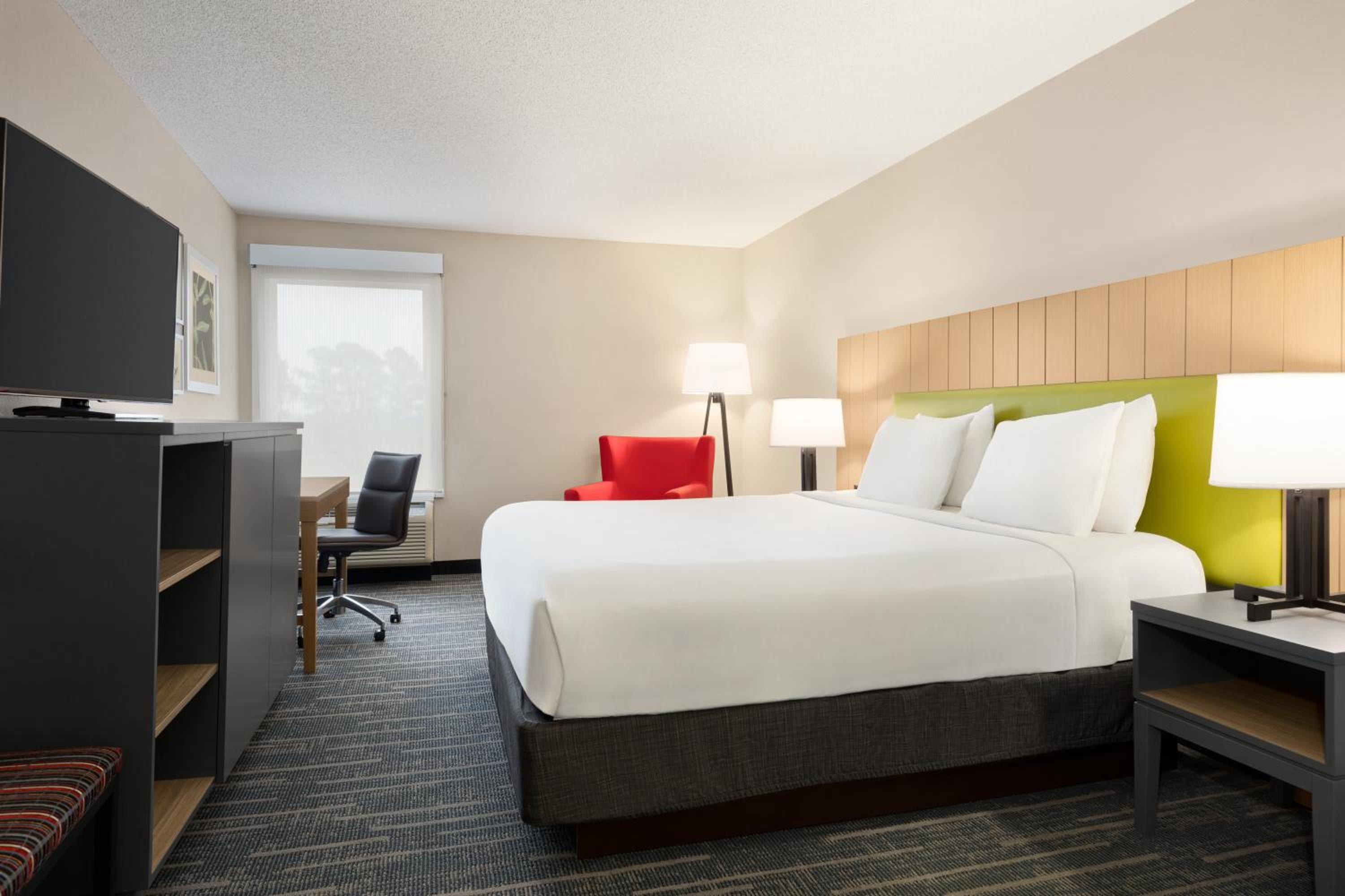 Dunn Vacations - Country Inn Suites by Radisson, Dunn, NC - Property Image 17