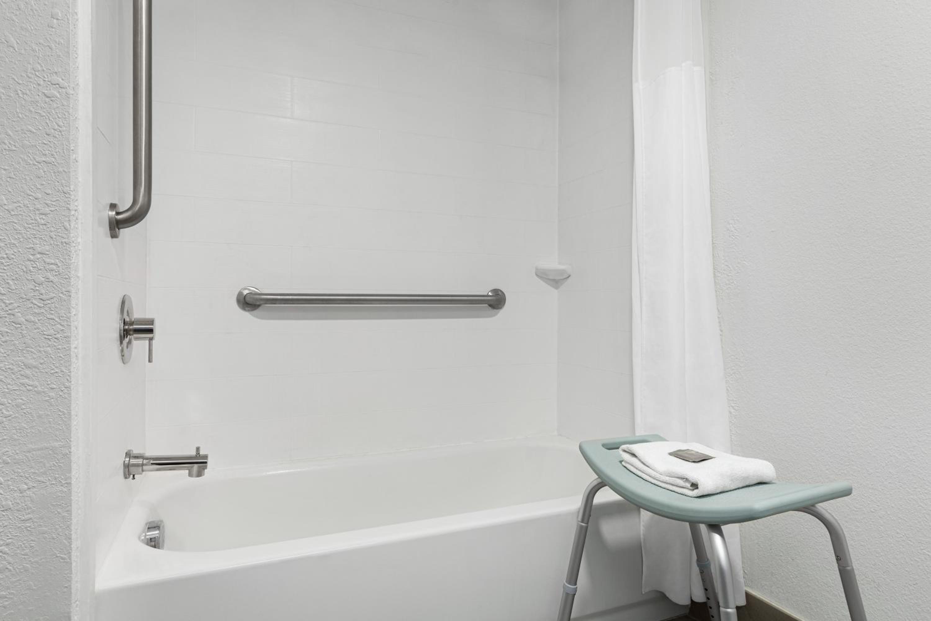 Dunn Vacations - Country Inn Suites by Radisson, Dunn, NC - Property Image 16
