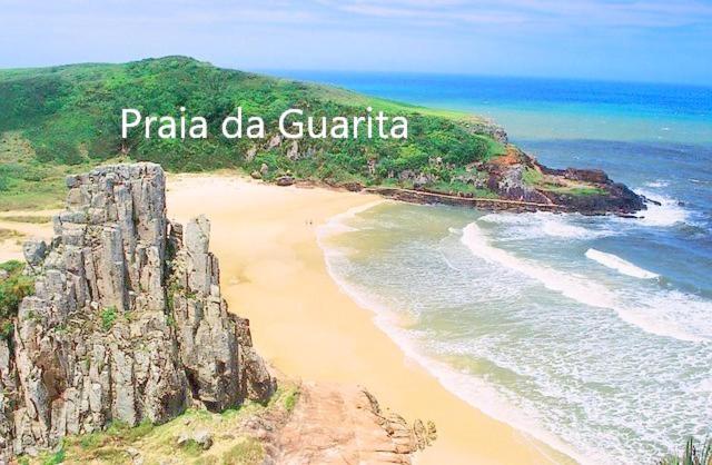 KITNET S1 em TORRES-RS - Na mais bela praia Gaúcha - Cozinha - Banheiro - Ar condicionado - TV e Wi-Fi - Estacionamento - Anfitriã Superhost no BnB