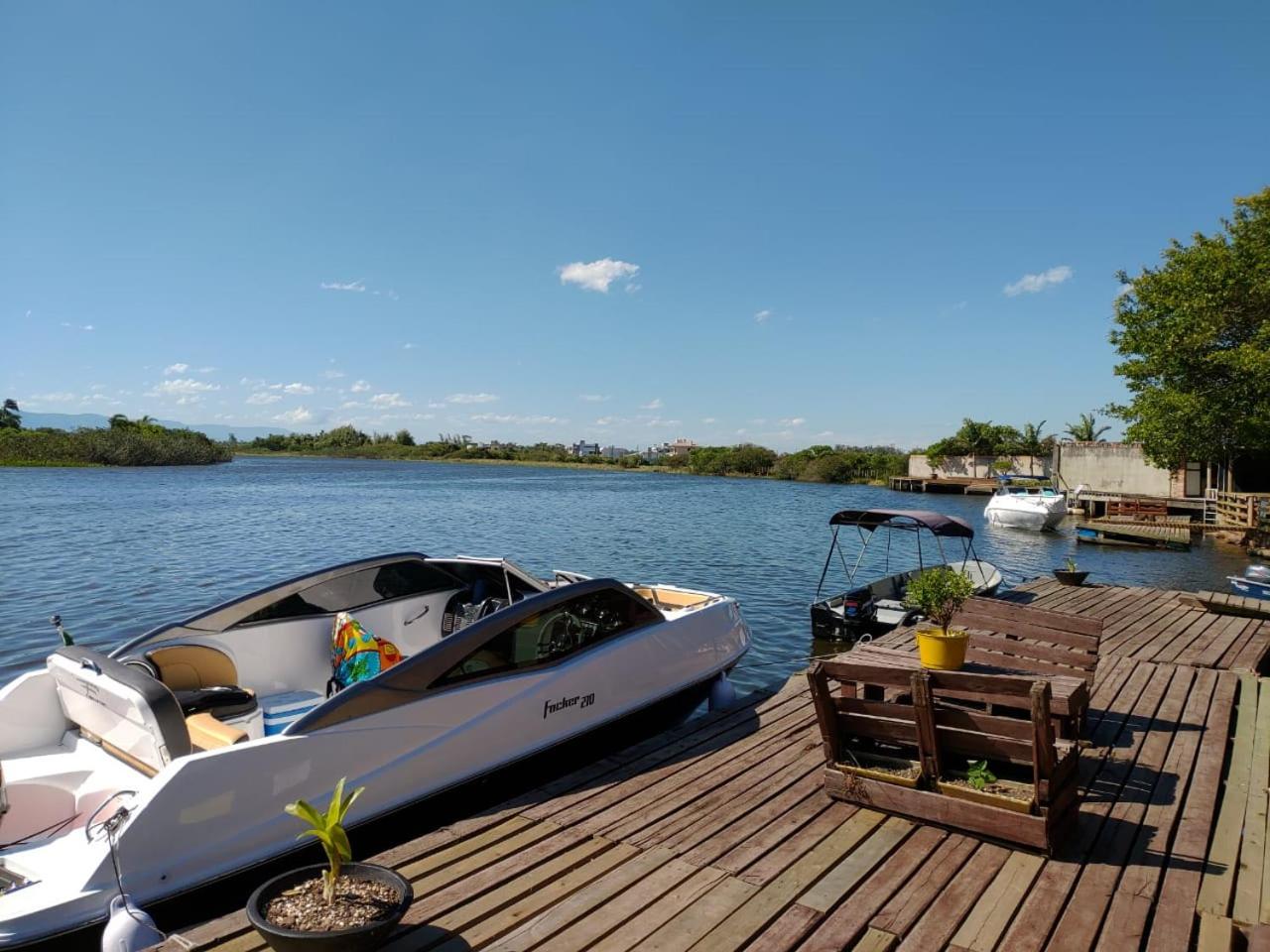 KITNET S1 em TORRES-RS - Na mais bela praia Gaúcha - Cozinha - Banheiro - Ar condicionado - TV e Wi-Fi - Estacionamento - Anfitriã Superhost no BnB