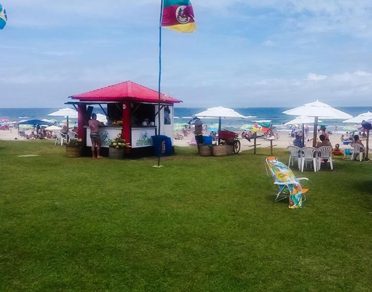 KITNET S1 em TORRES-RS - Na mais bela praia Gaúcha - Cozinha - Banheiro - Ar condicionado - TV e Wi-Fi - Estacionamento - Anfitriã Superhost no BnB
