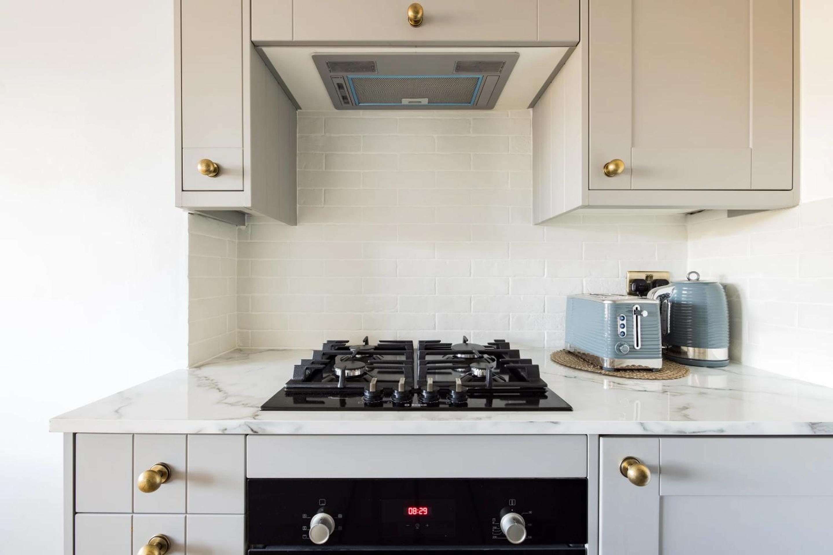 Luxurious 1-Bedroom Apartment in Kensington