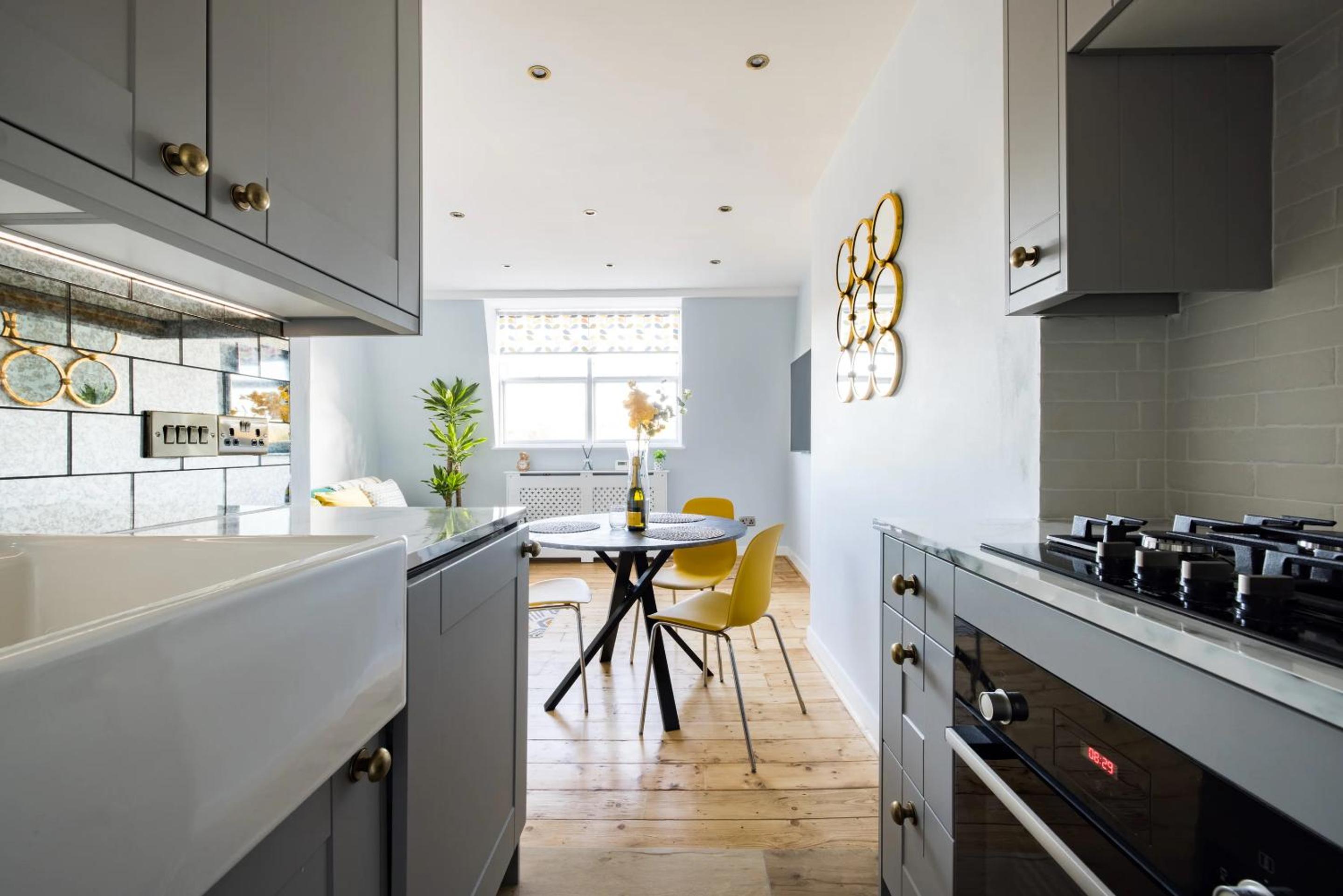 Luxurious 1-Bedroom Apartment in Kensington