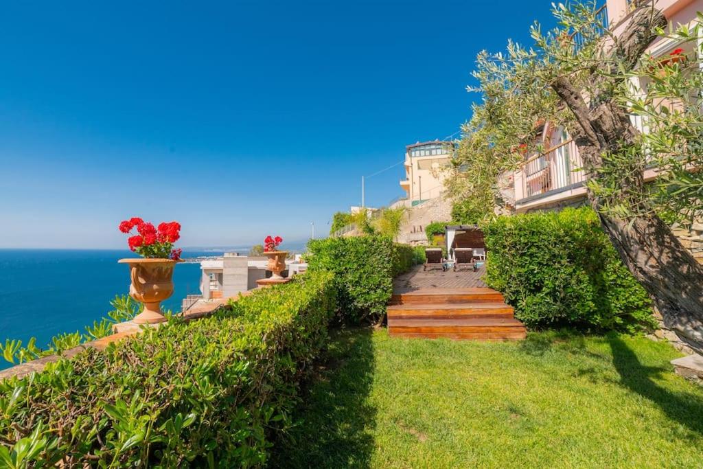 Dependance con piscina Paolone House Taormina view 4