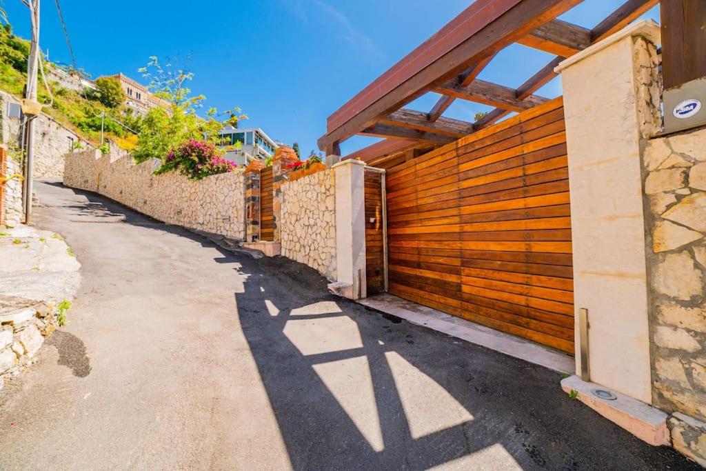 Chalet vista mare a Taormina con parcheggio Paolone House view 2