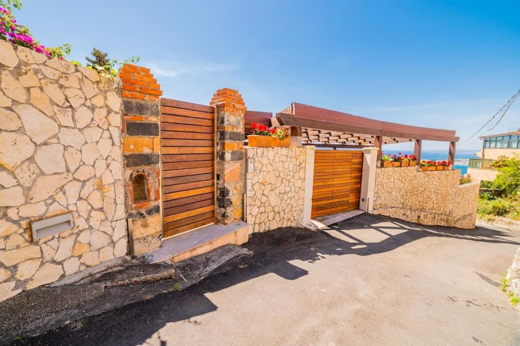 Hotel Chalet vista mare a Taormina con parcheggio Paolone House - Image 1