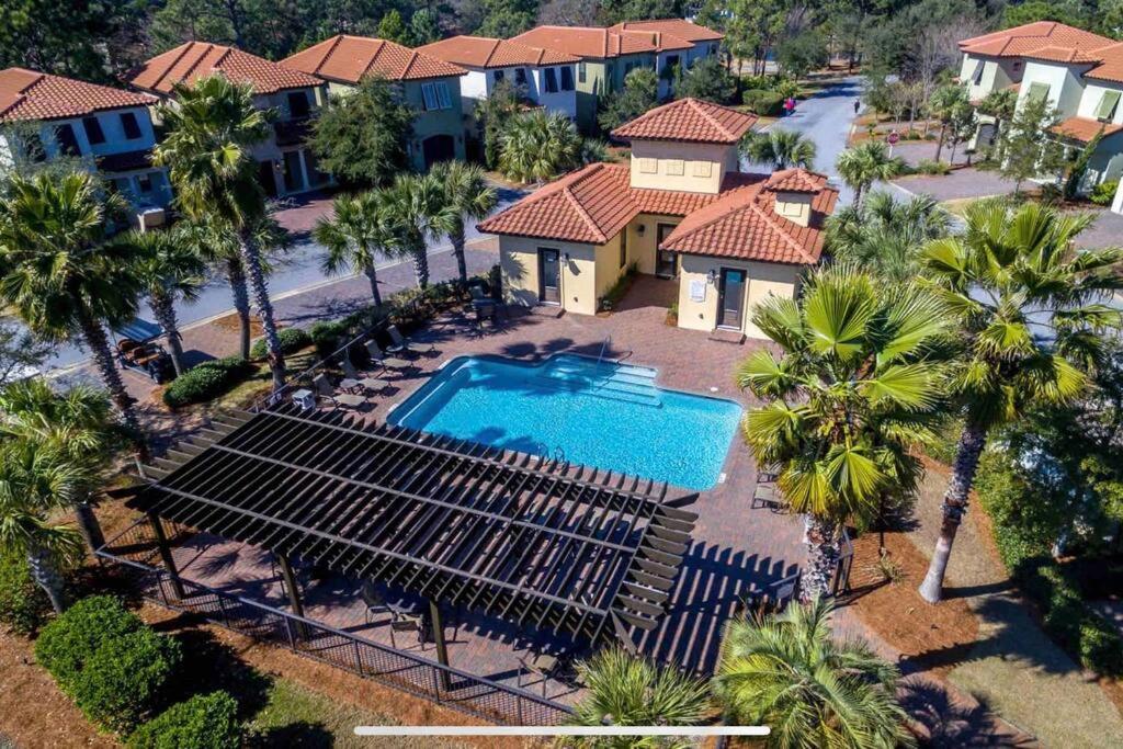 4 Bedroom house on the golf course with 2 golf carts! view 5