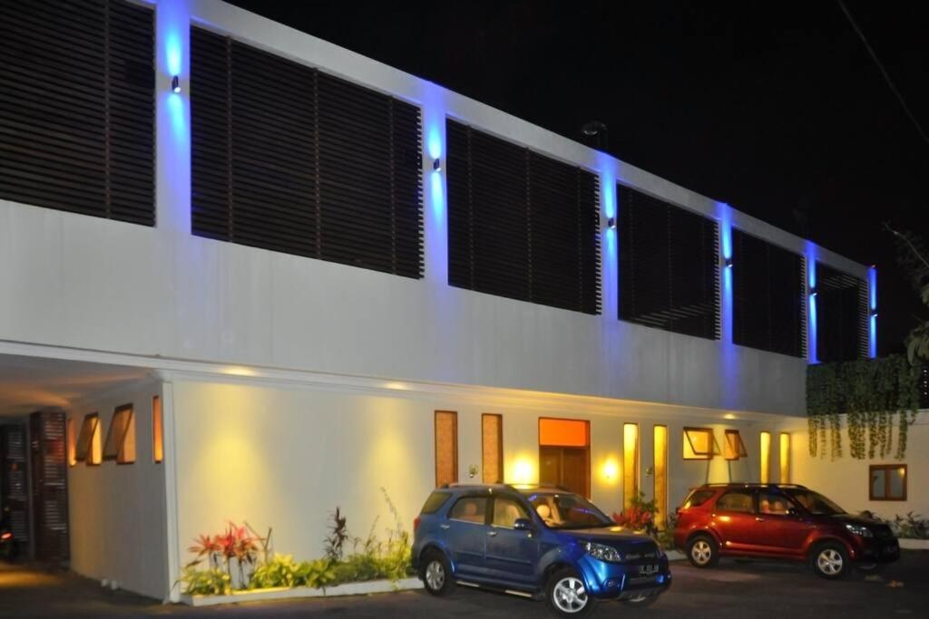 Hotel Sunset Villa - Image 1