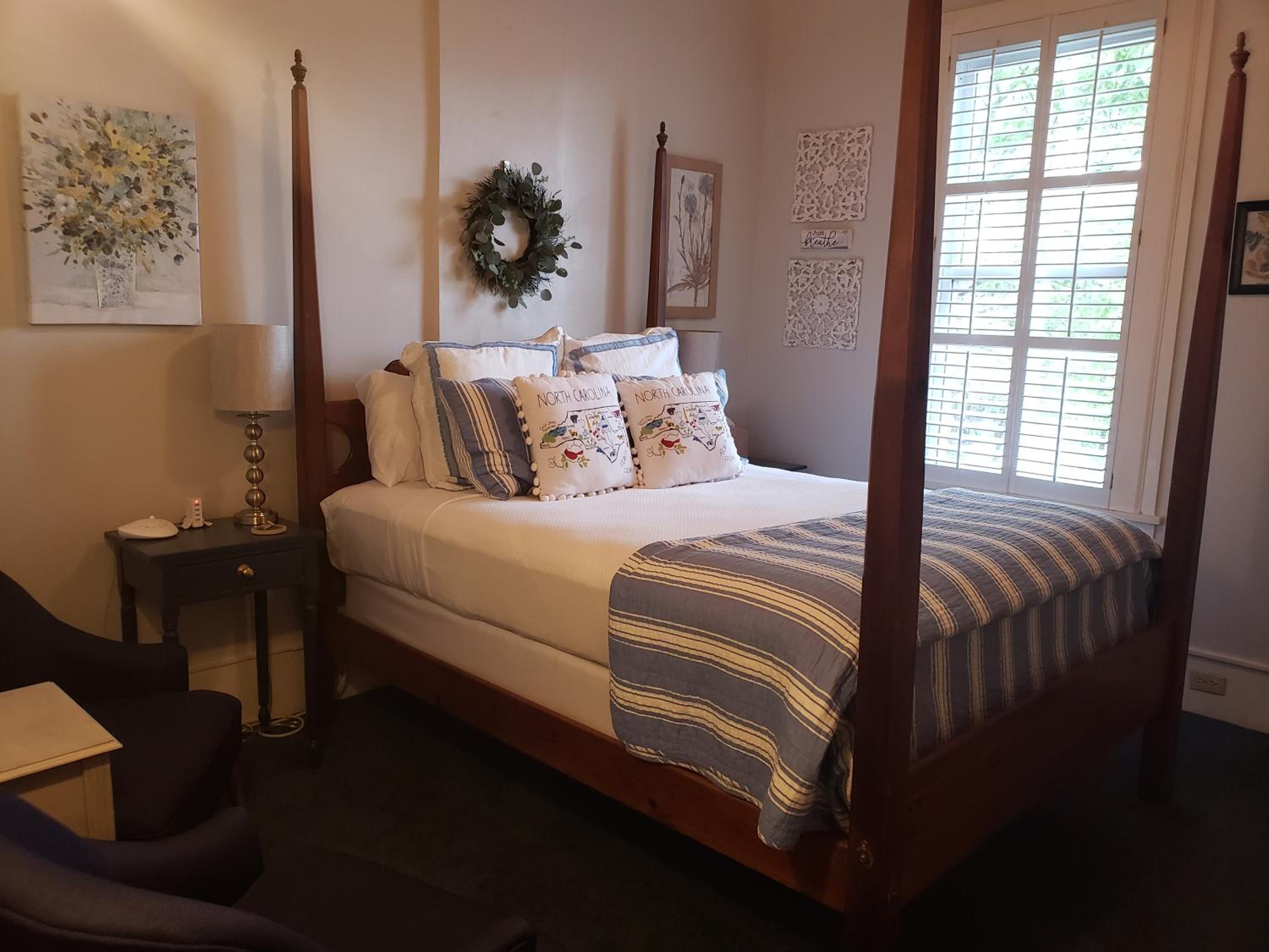 Pecan Tree Inn view 3