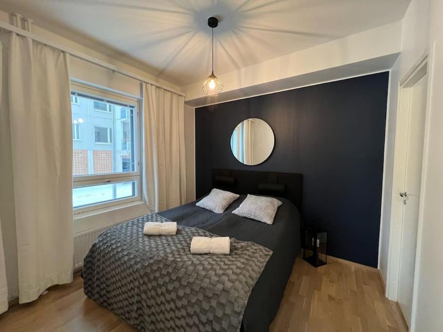 Suite - King Size Bed - Wifi - Private Sauna view 3