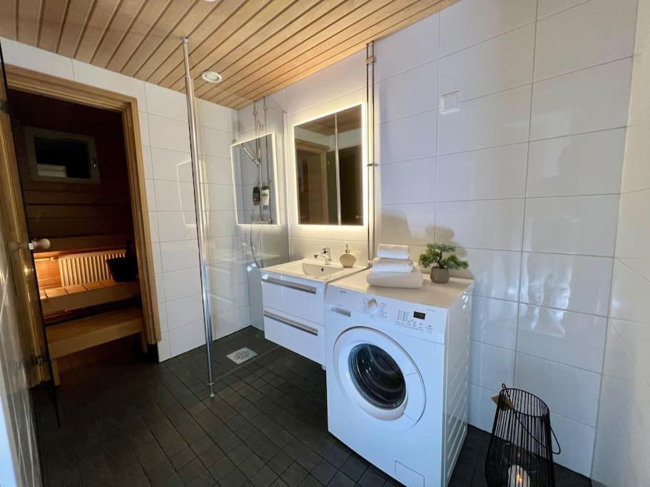 Spacious City Center Apt - Sauna - Self Check in view 2